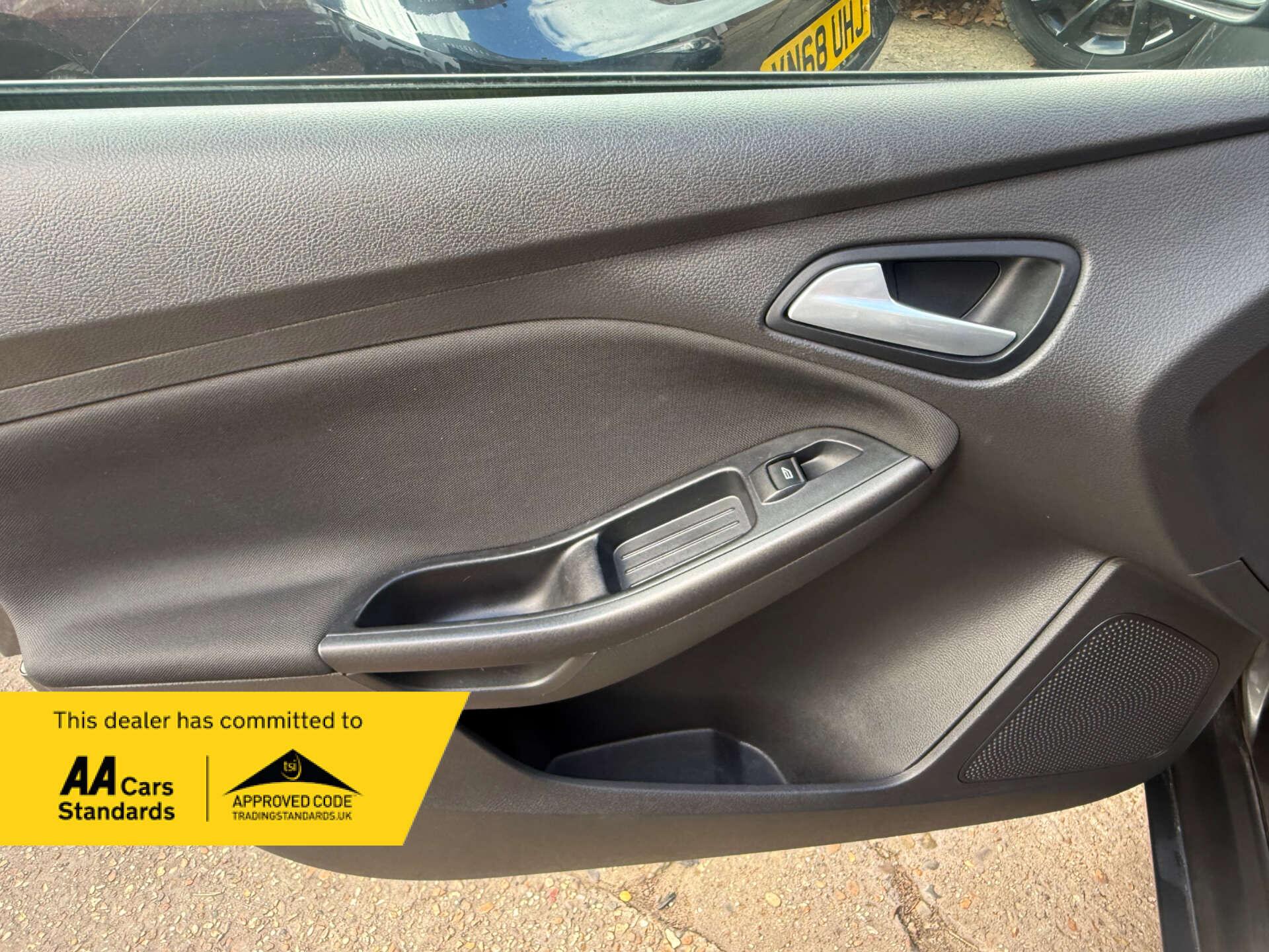 Ford Focus view 26