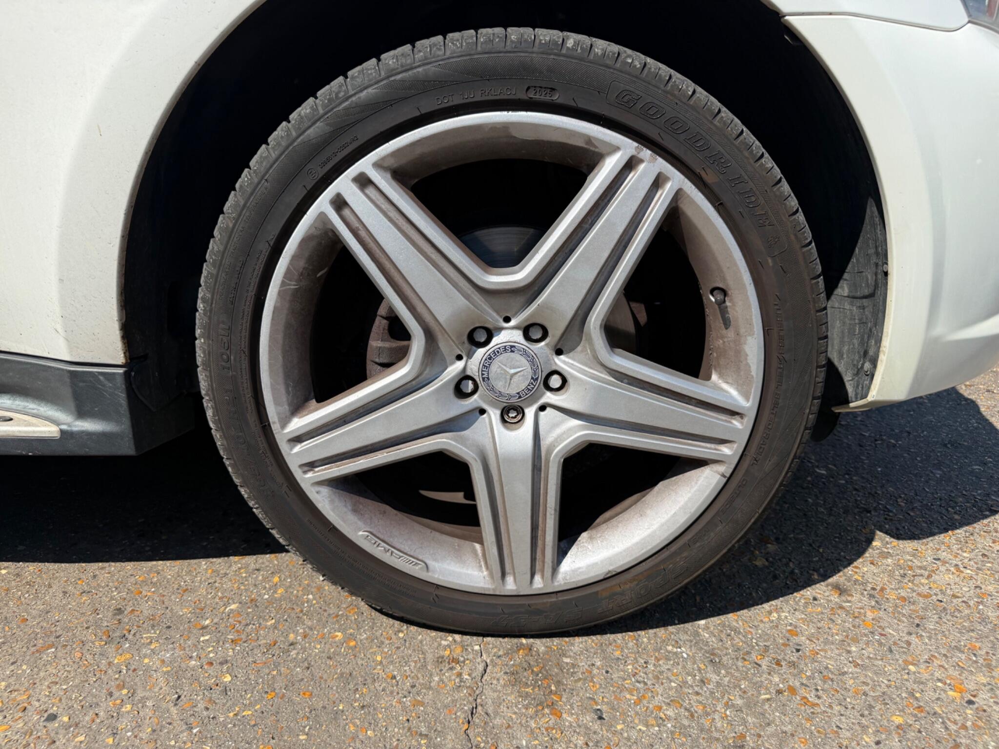Mercedes-Benz M Class view 18