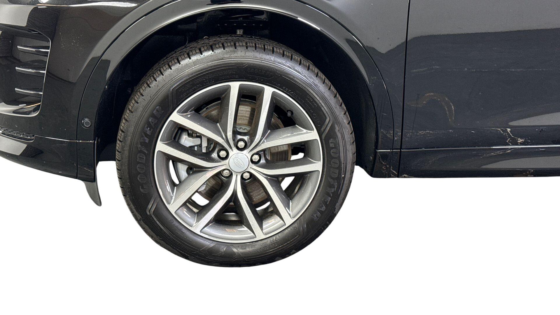 Land Rover Discovery Sport view 8