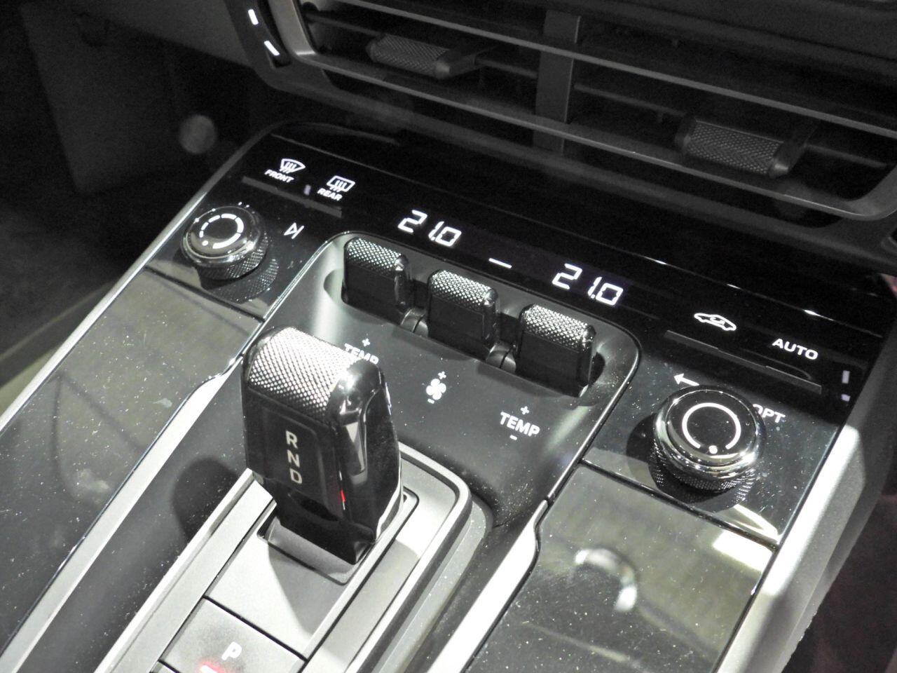 Porsche 911 view 39