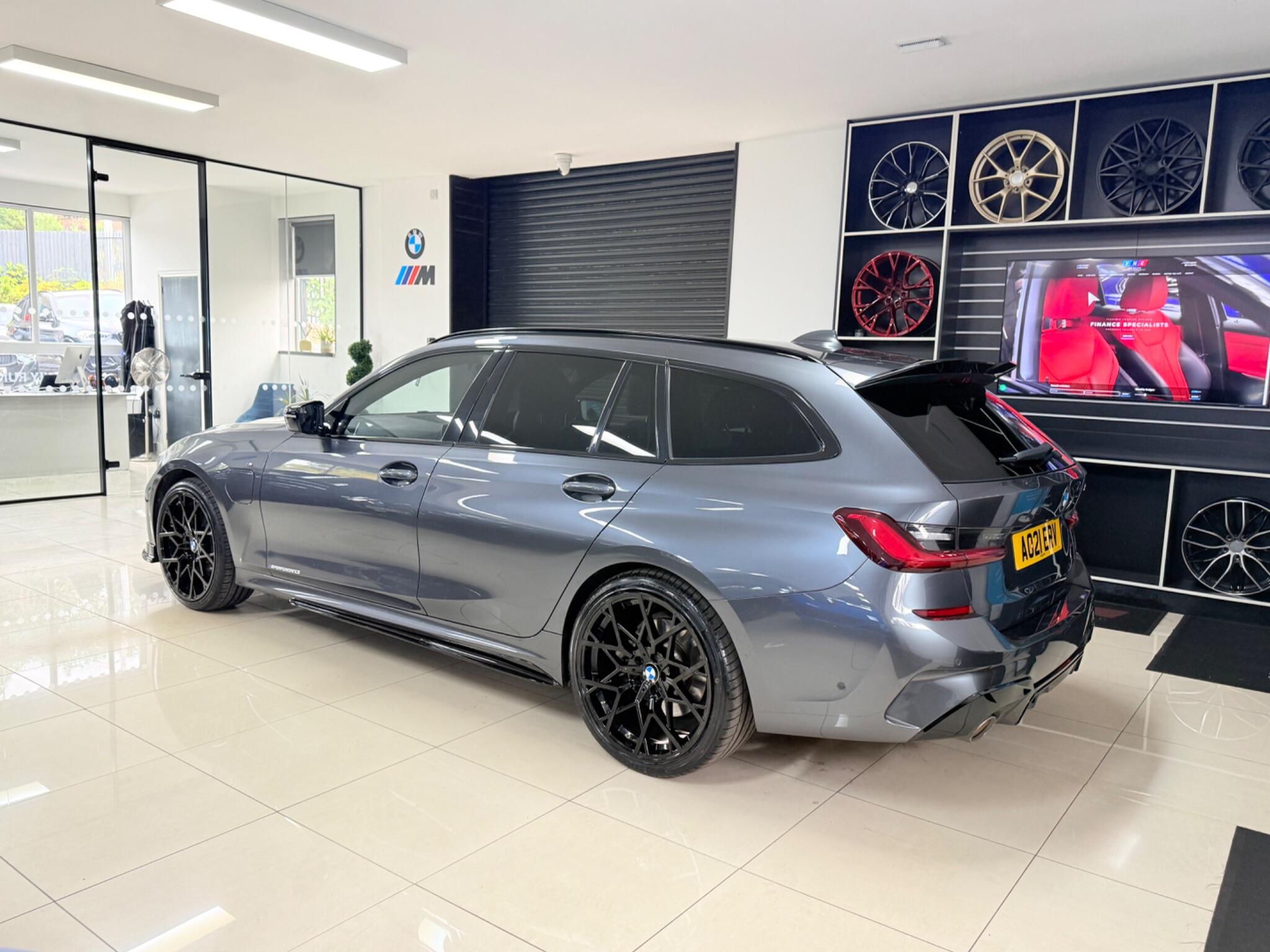 BMW 3 Series view 8