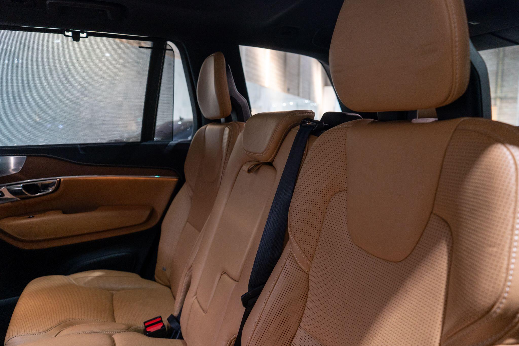 Volvo XC90 view 18