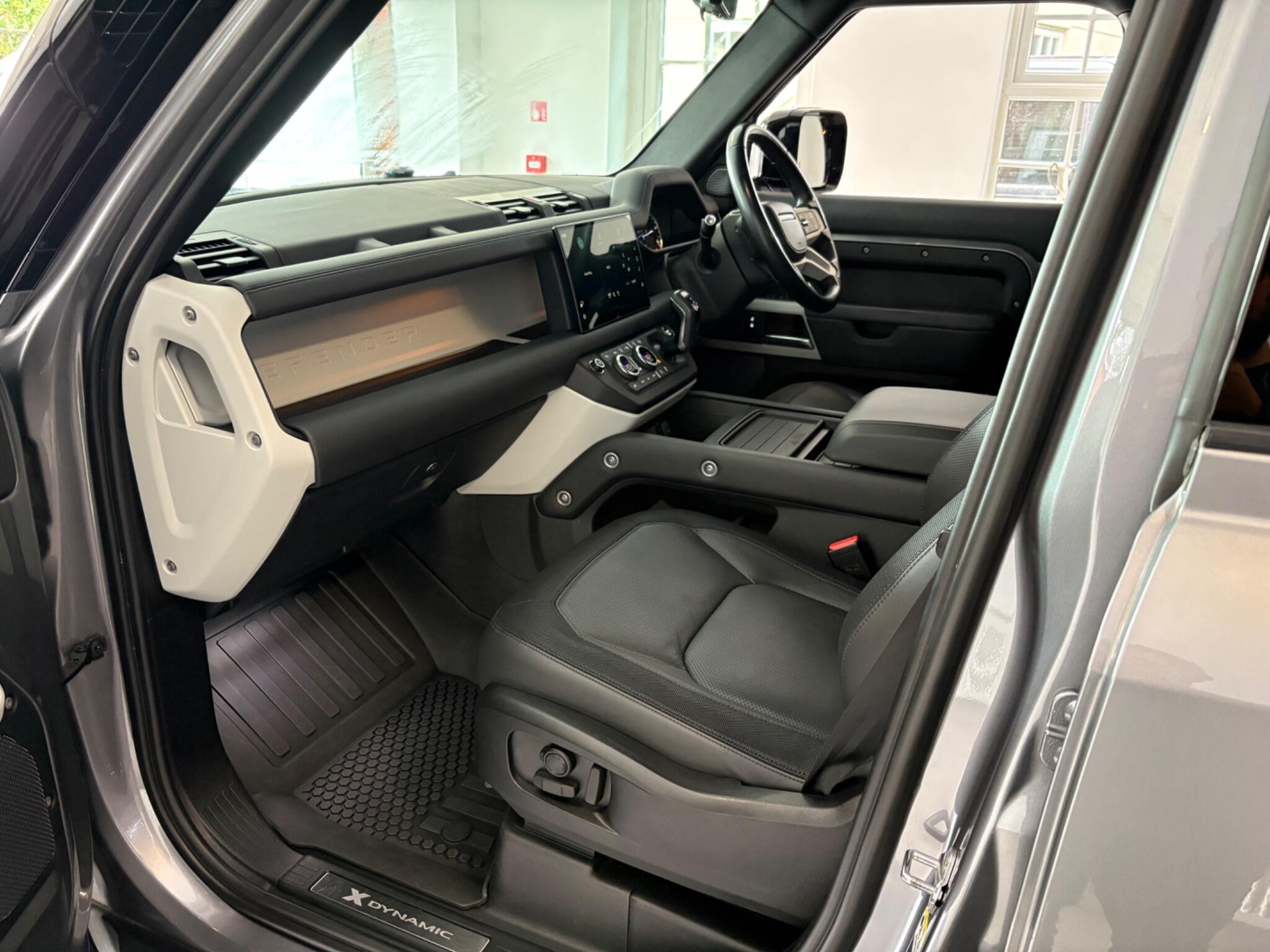 Land Rover Defender view 20
