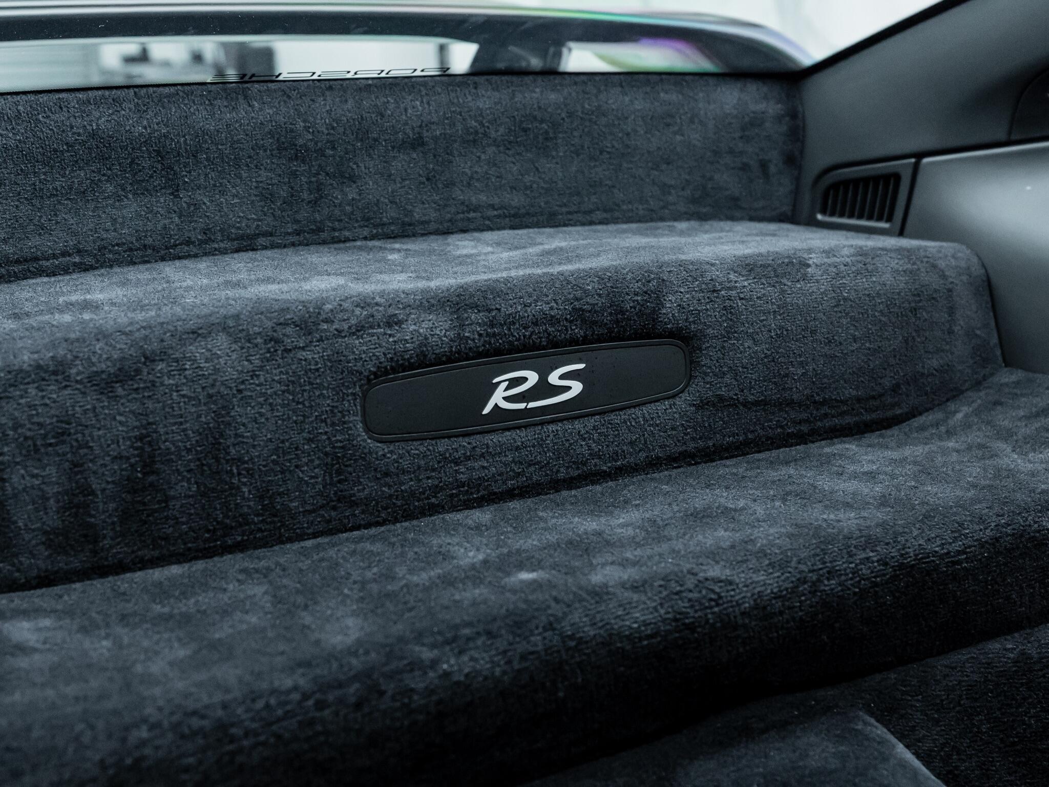 Porsche 911 view 17