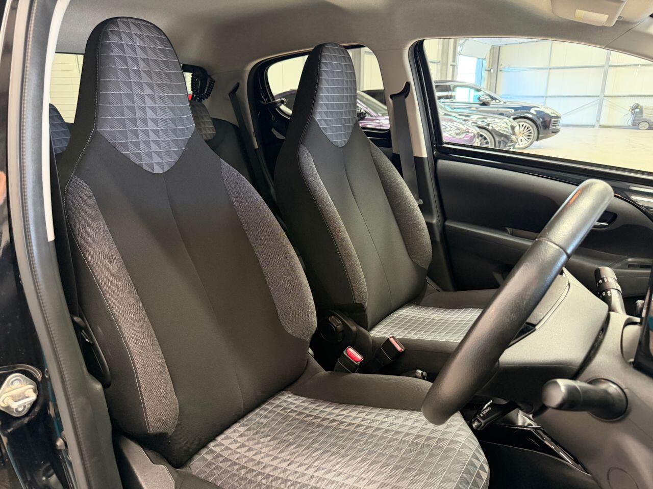 Peugeot 108 view 3