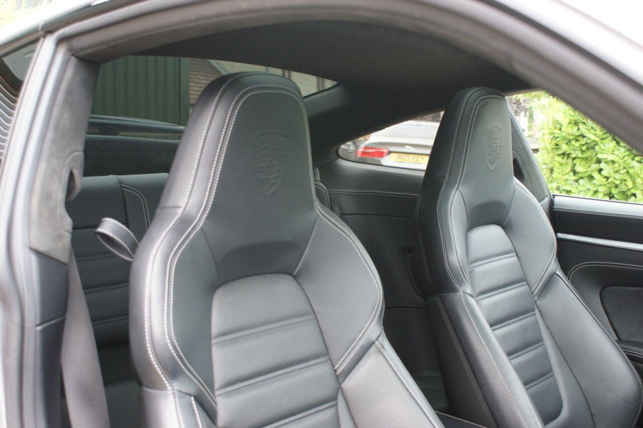 Porsche 911 view 70