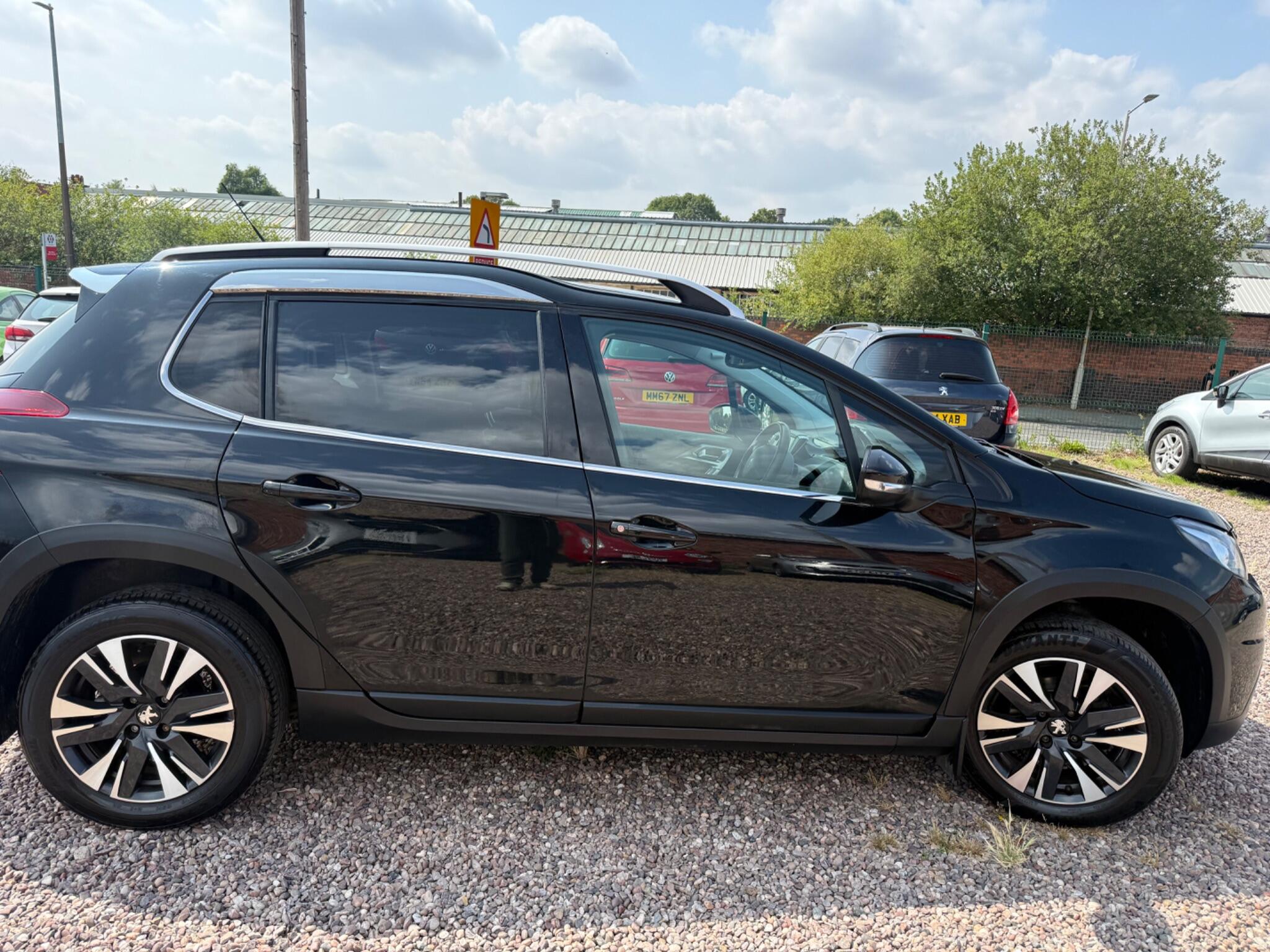 Peugeot 2008 view 16