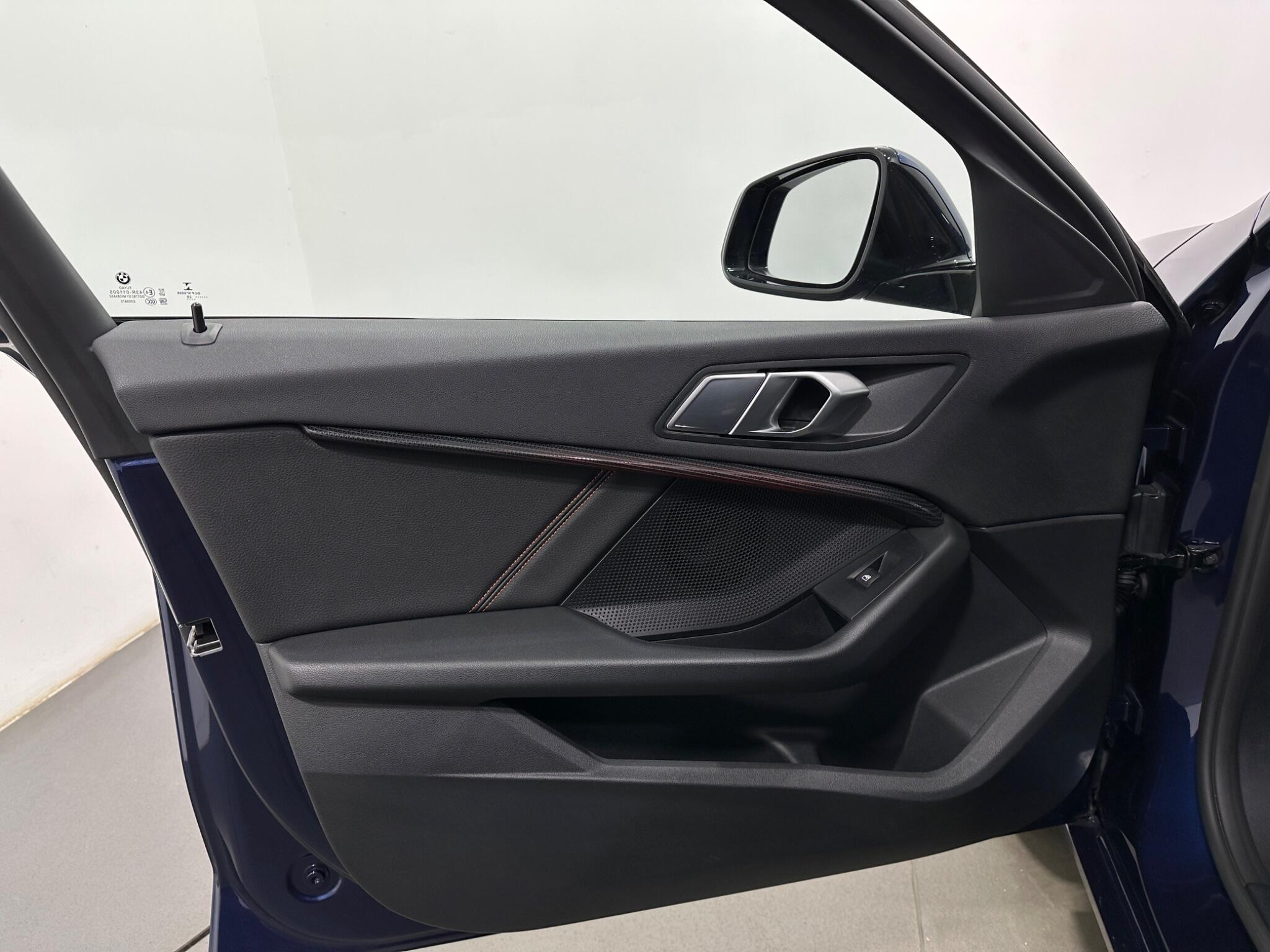BMW 1 Series view 38