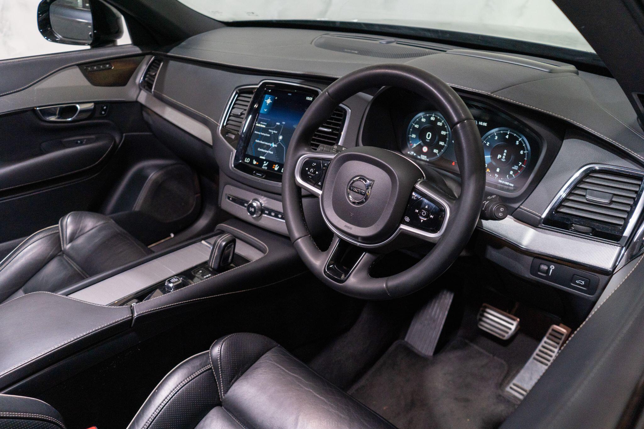 Volvo XC90 view 17