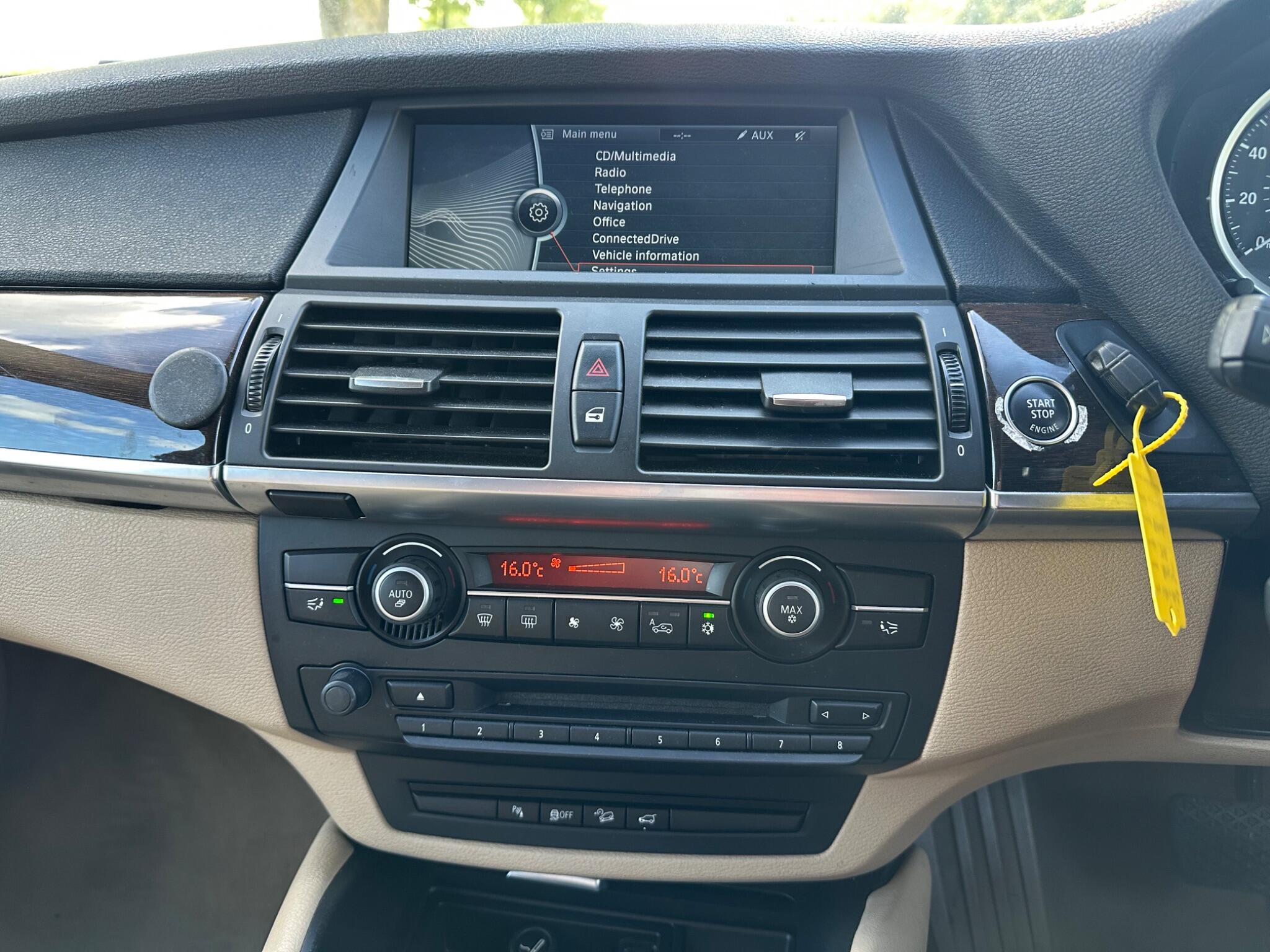 BMW X6 view 11