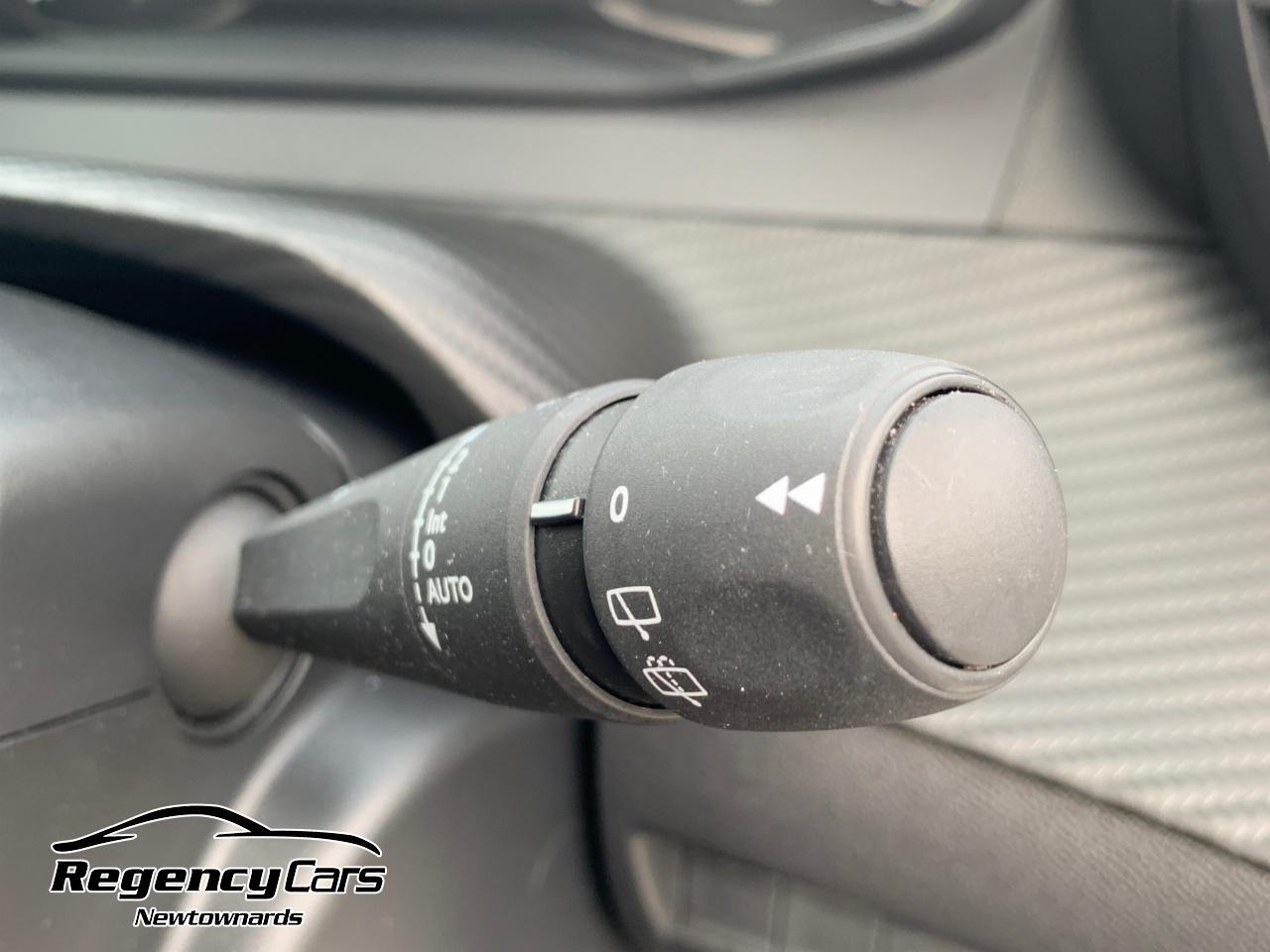 Peugeot 208 view 18