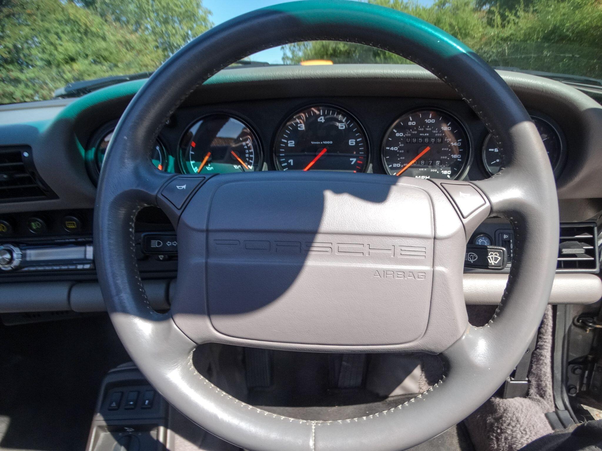 Porsche 911 view 7