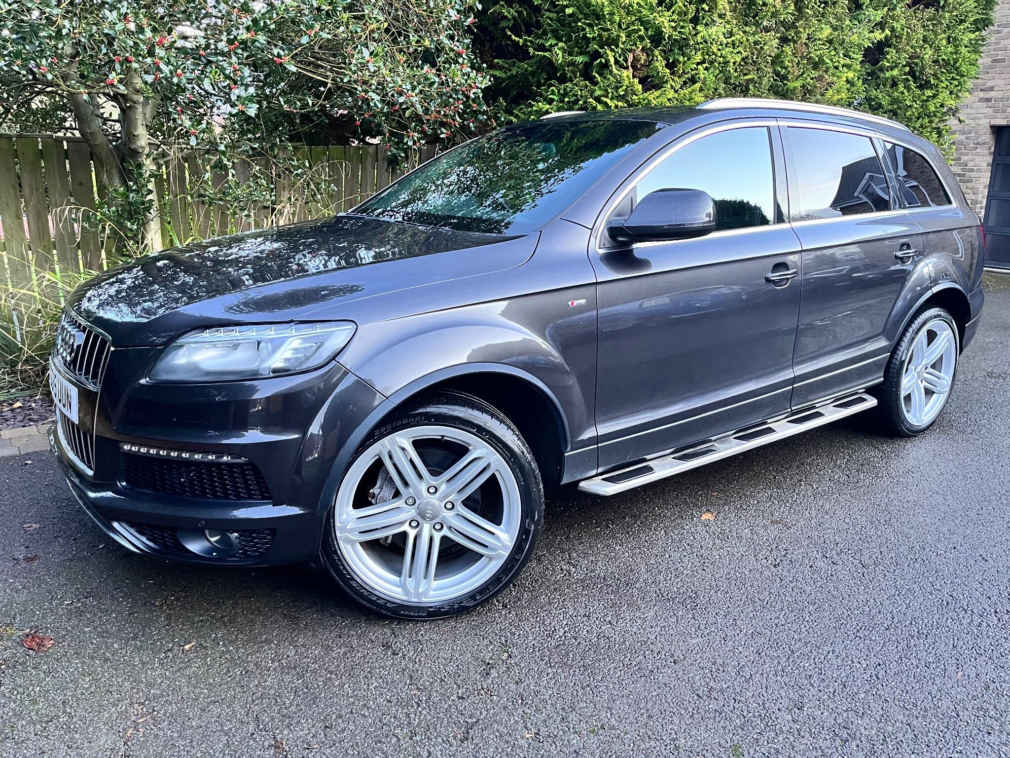 Audi Q7 view 5