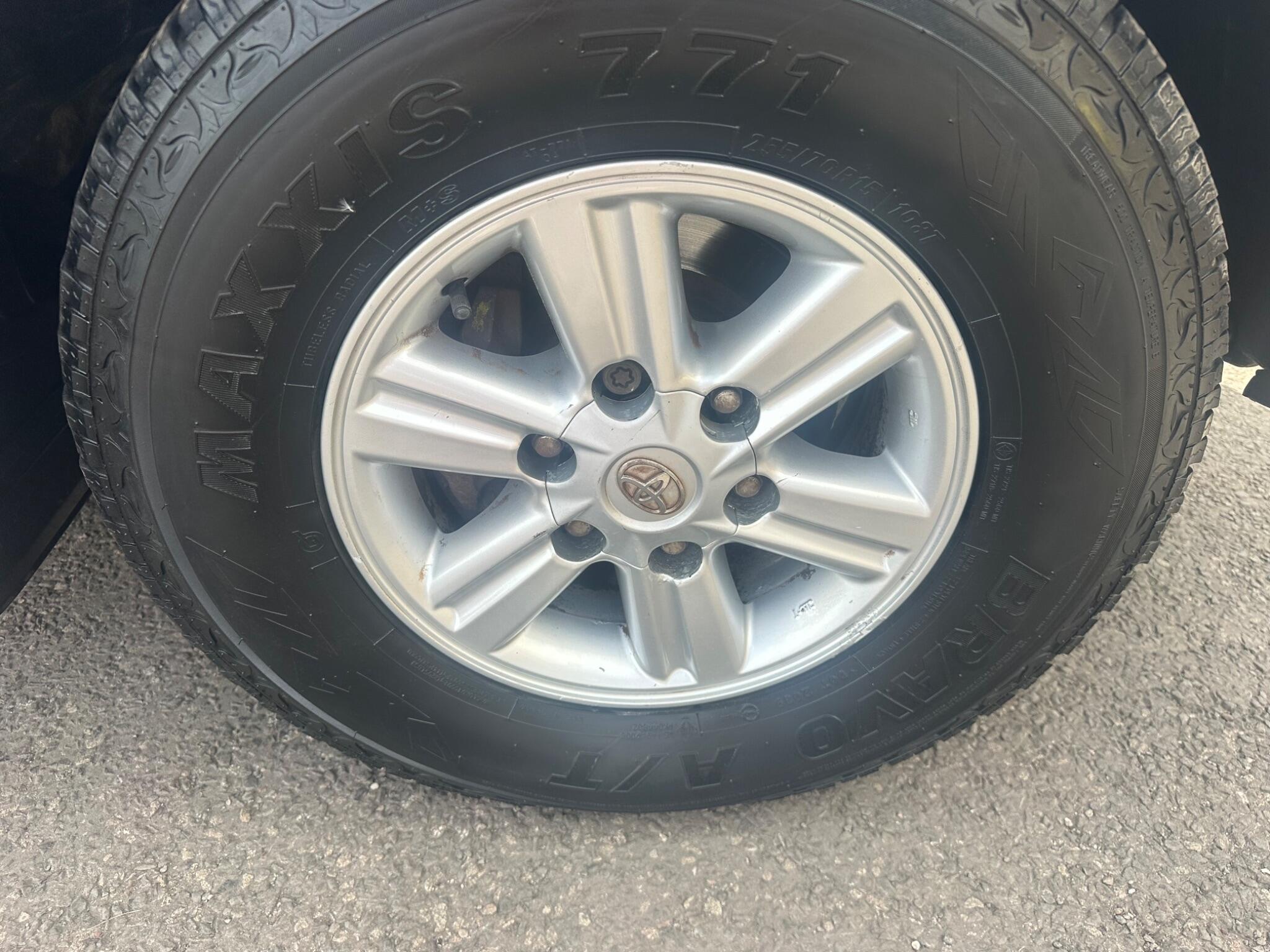 Toyota Hilux view 30