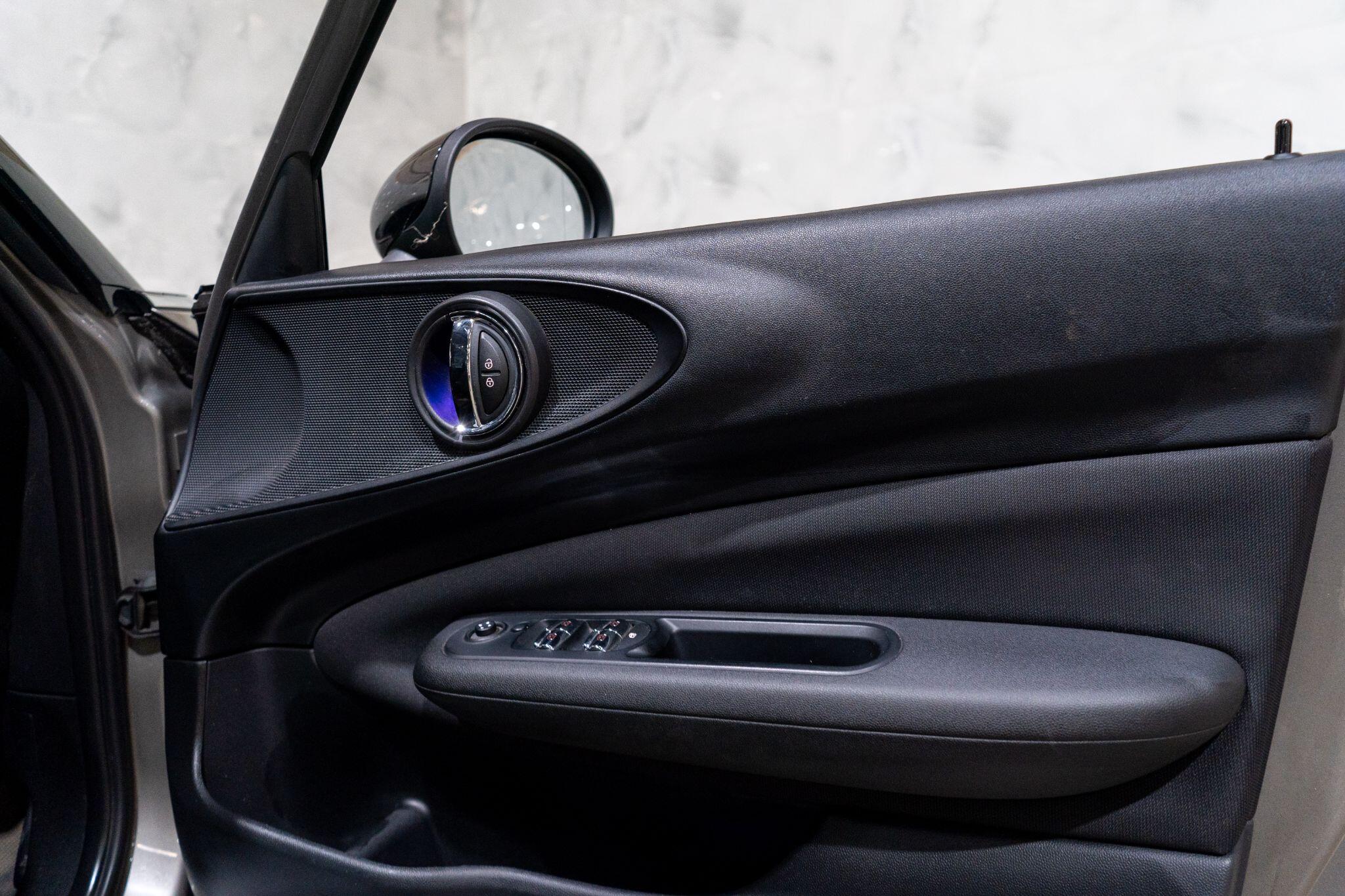 Mini Clubman view 20