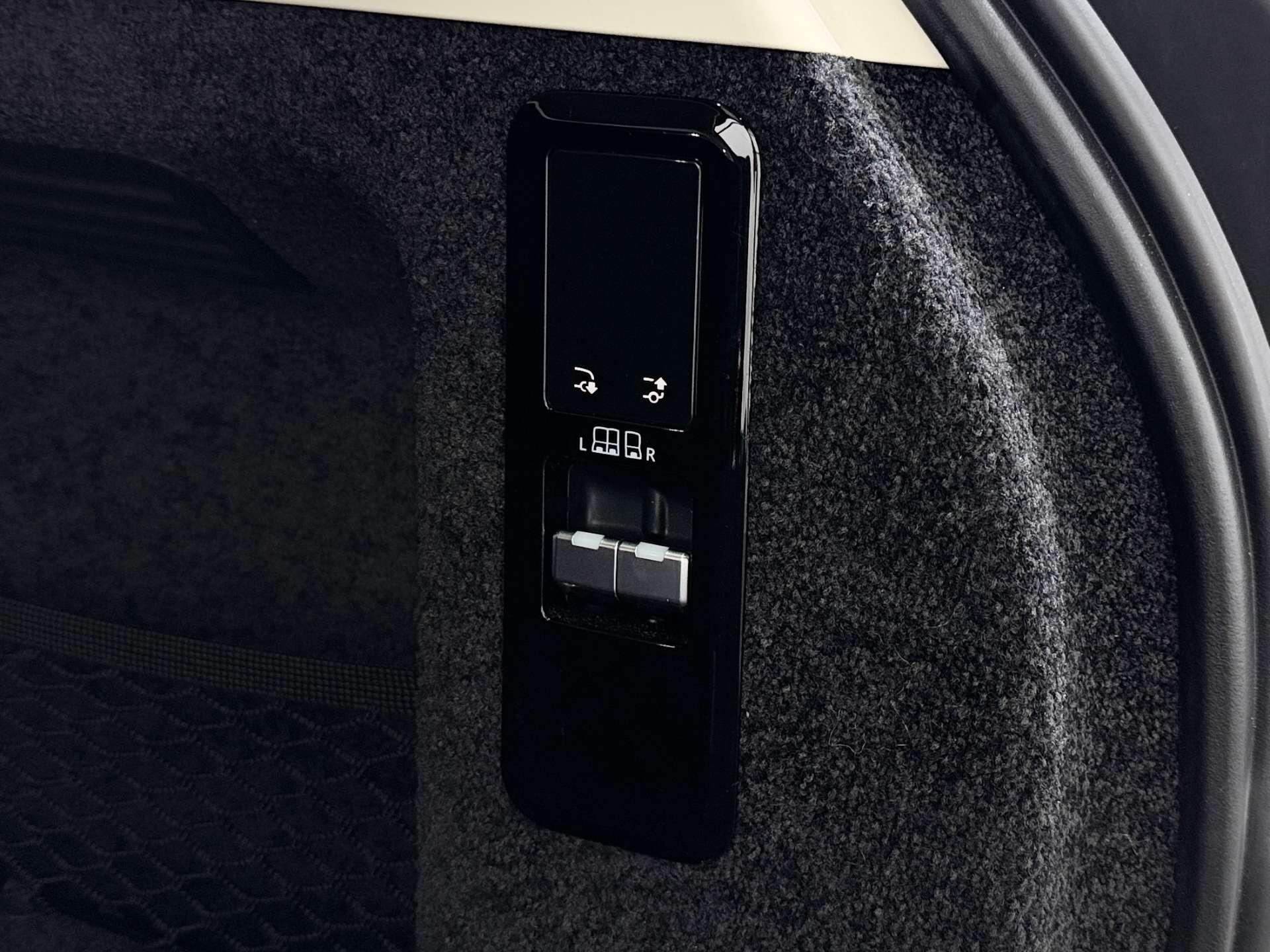Land Rover Range Rover view 28
