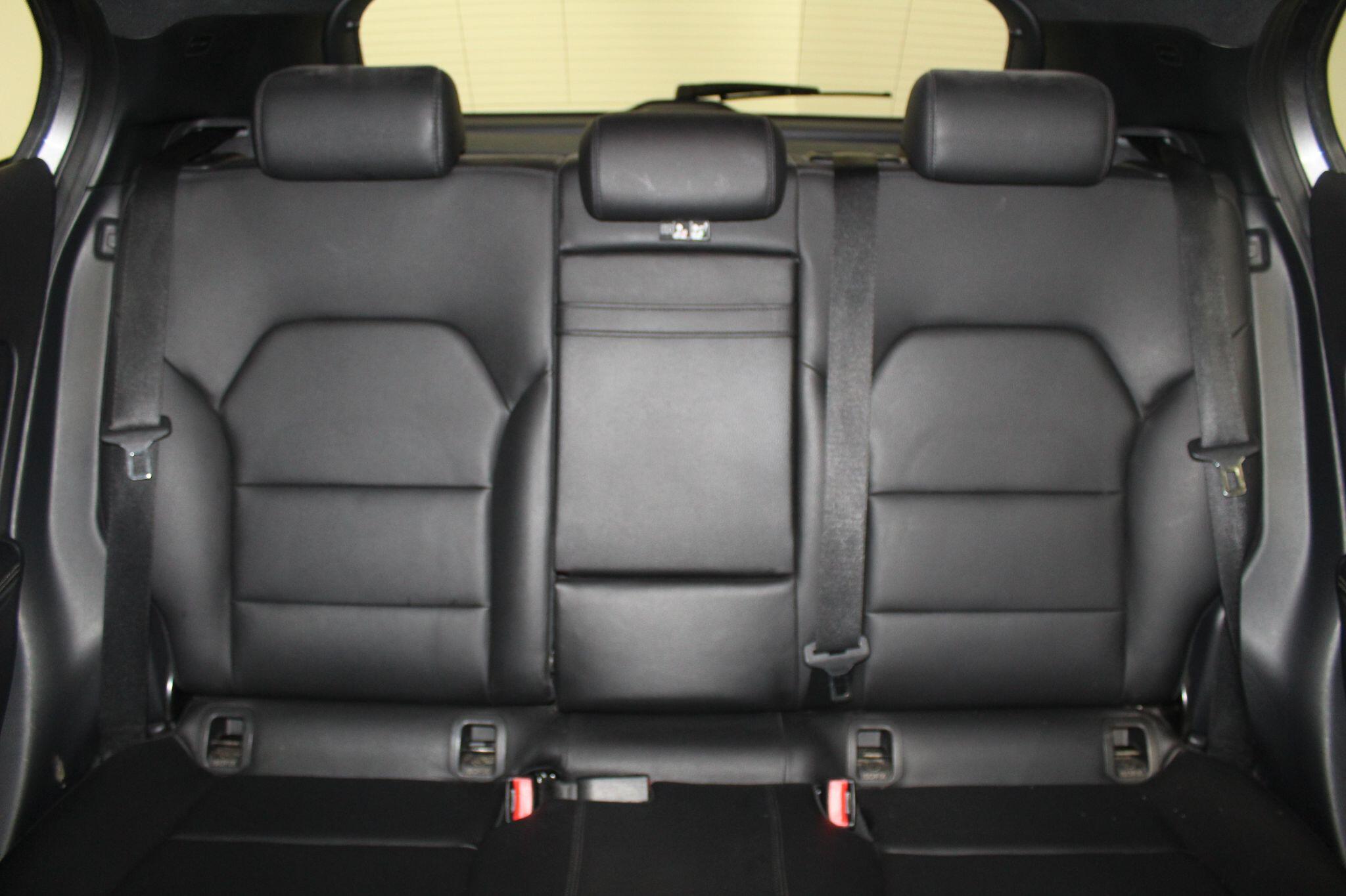 Mercedes-Benz Gla view 53