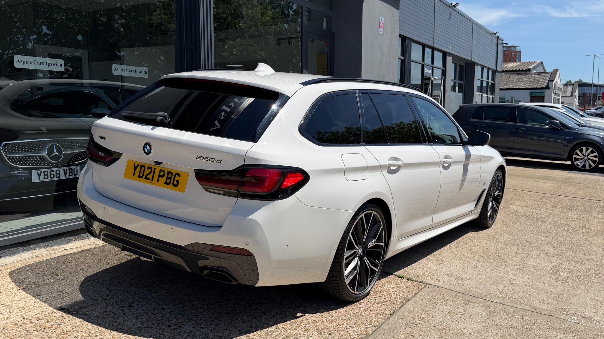 BMW 5 Series view 11