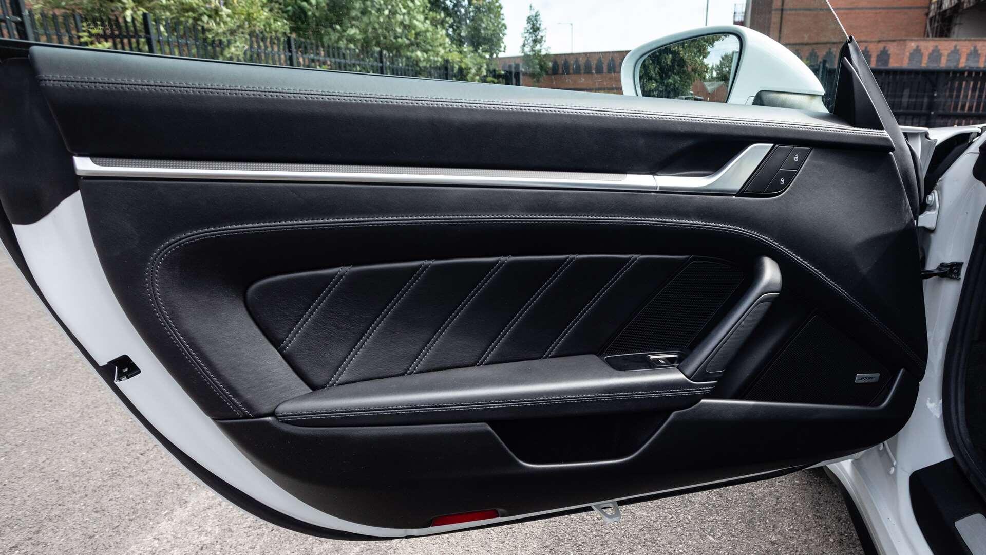 Porsche 911 view 25