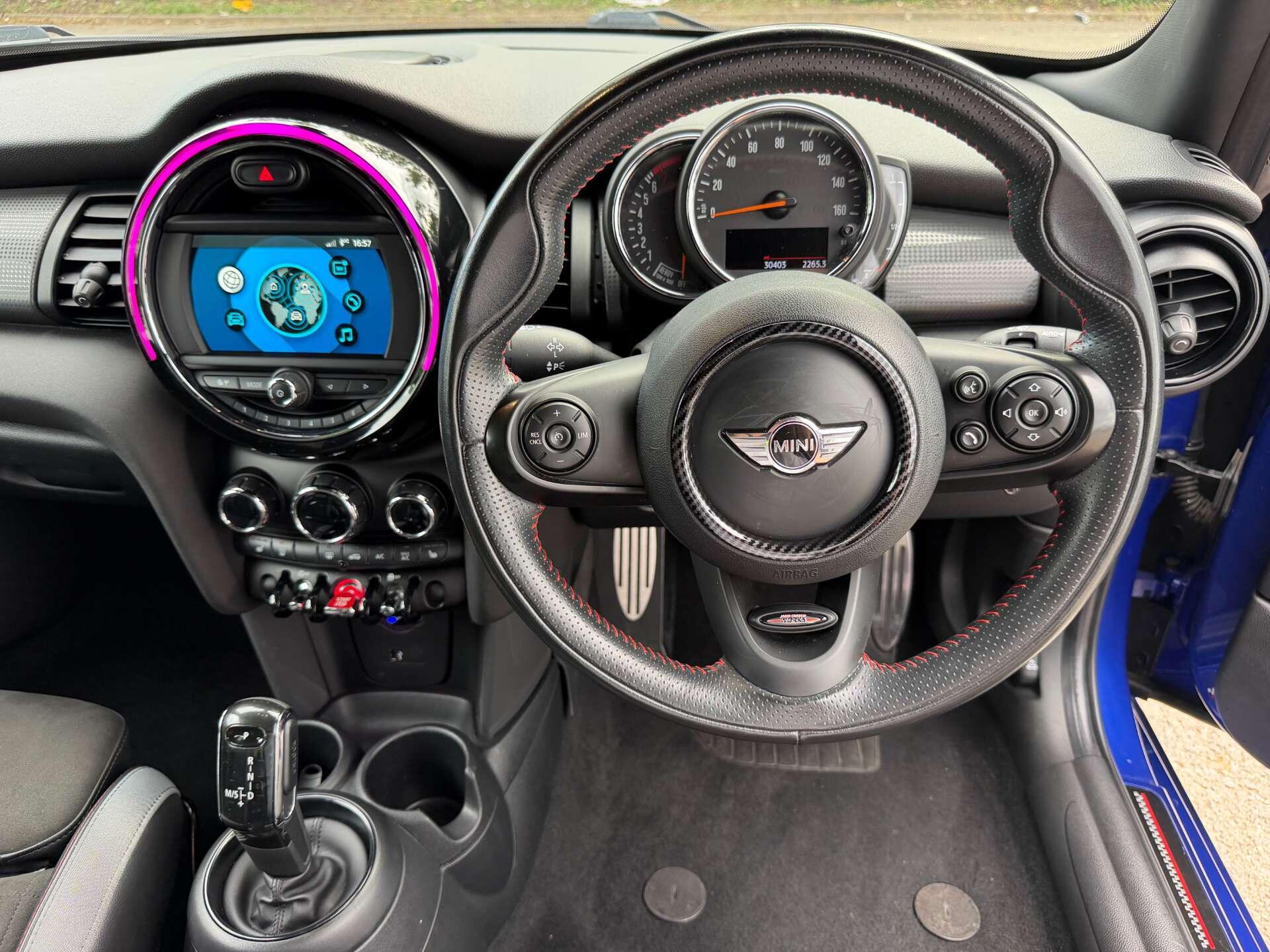 Mini Hatch view 28