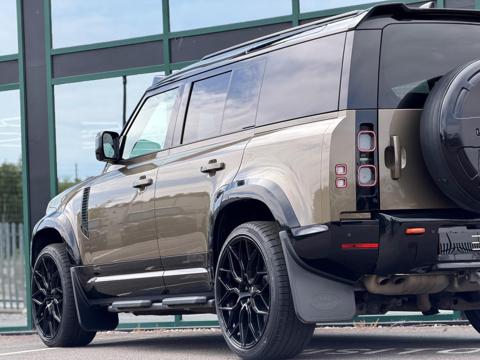 Land Rover Defender view 22