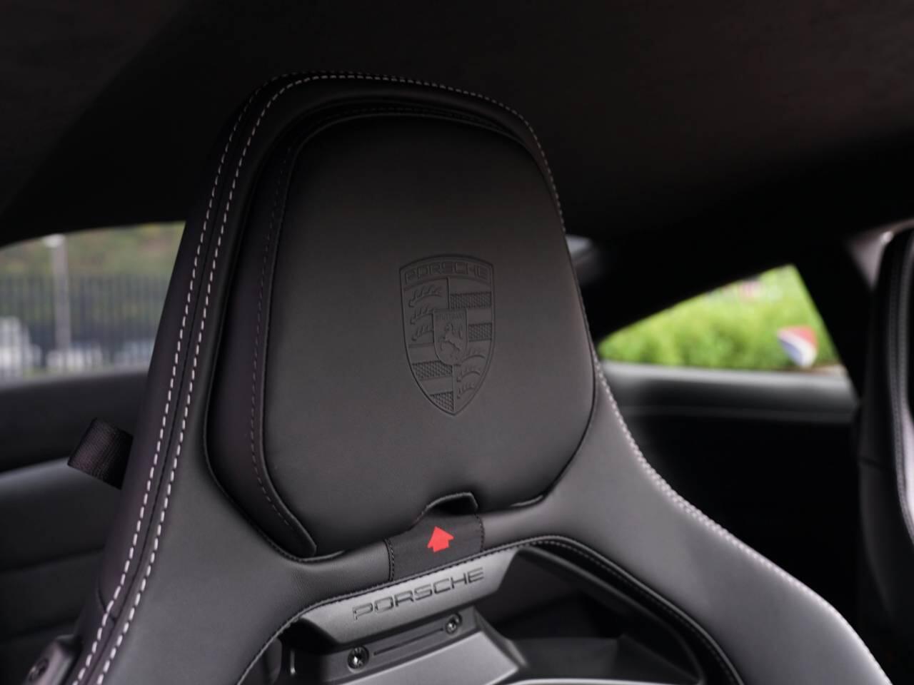Porsche 911 view 15