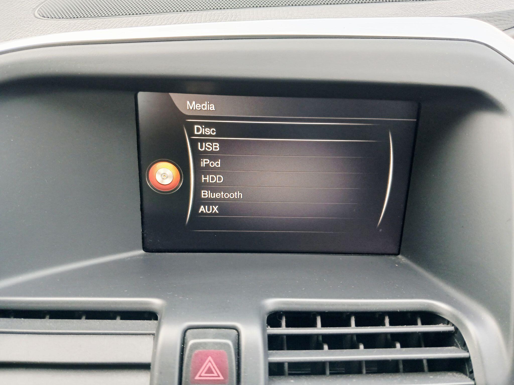 2017 Volvo XC60 image 38
