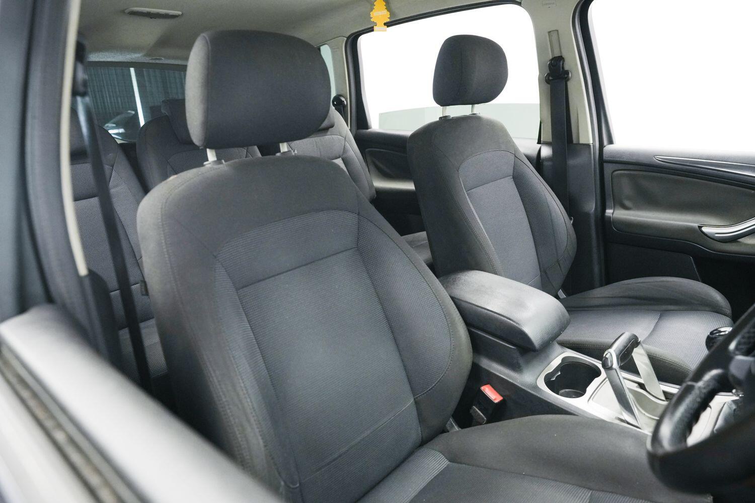 Ford S-Max view 11