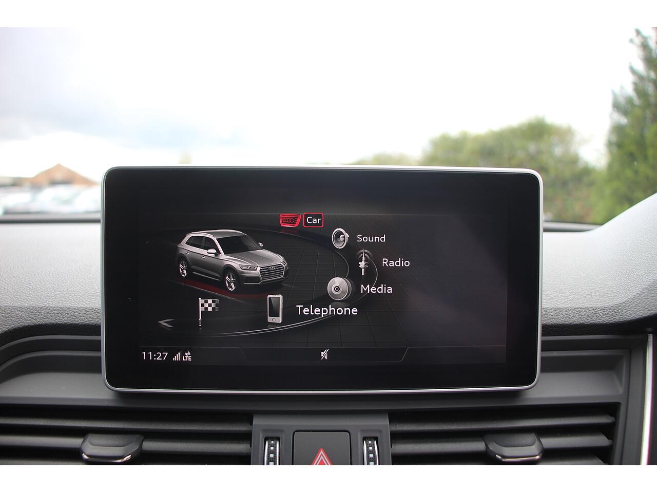 Audi Q5 view 21