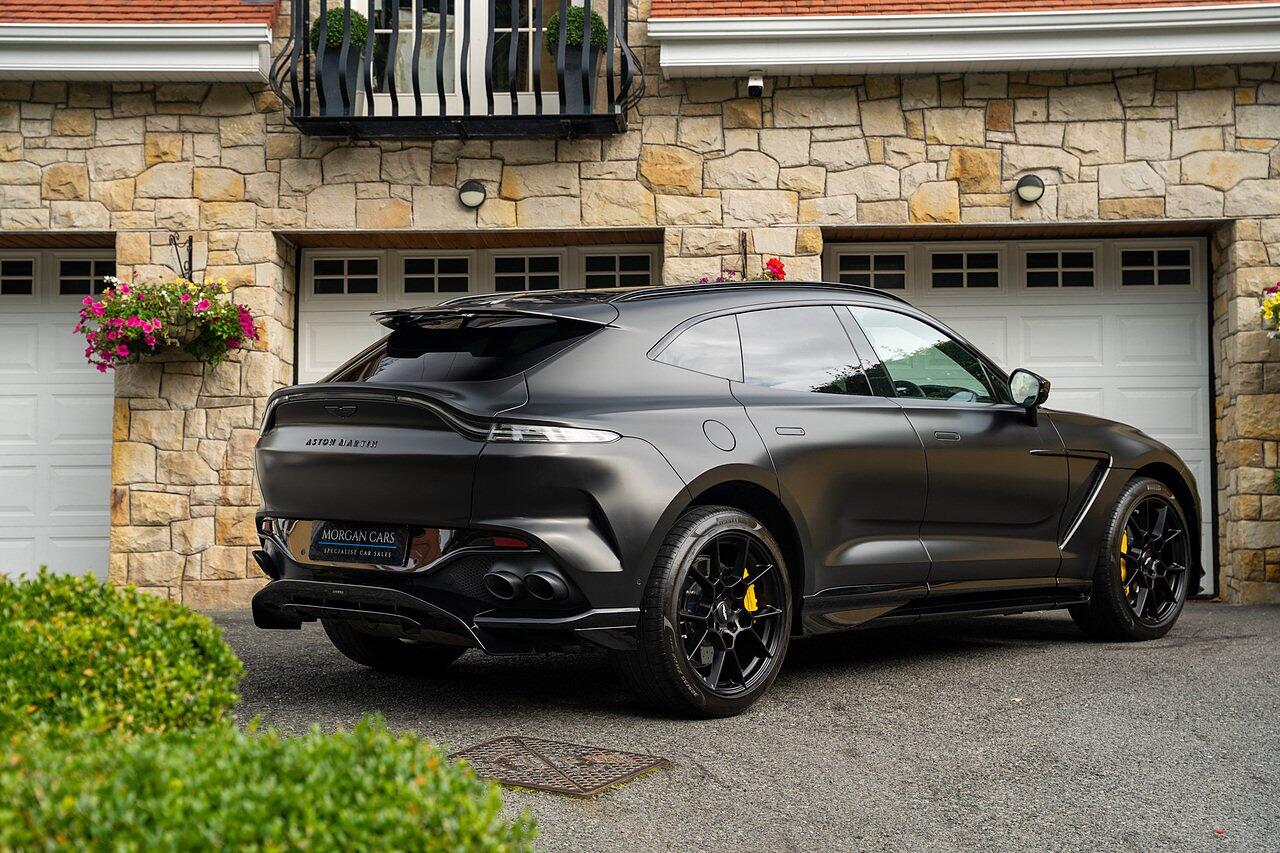 Aston Martin DBX view 25