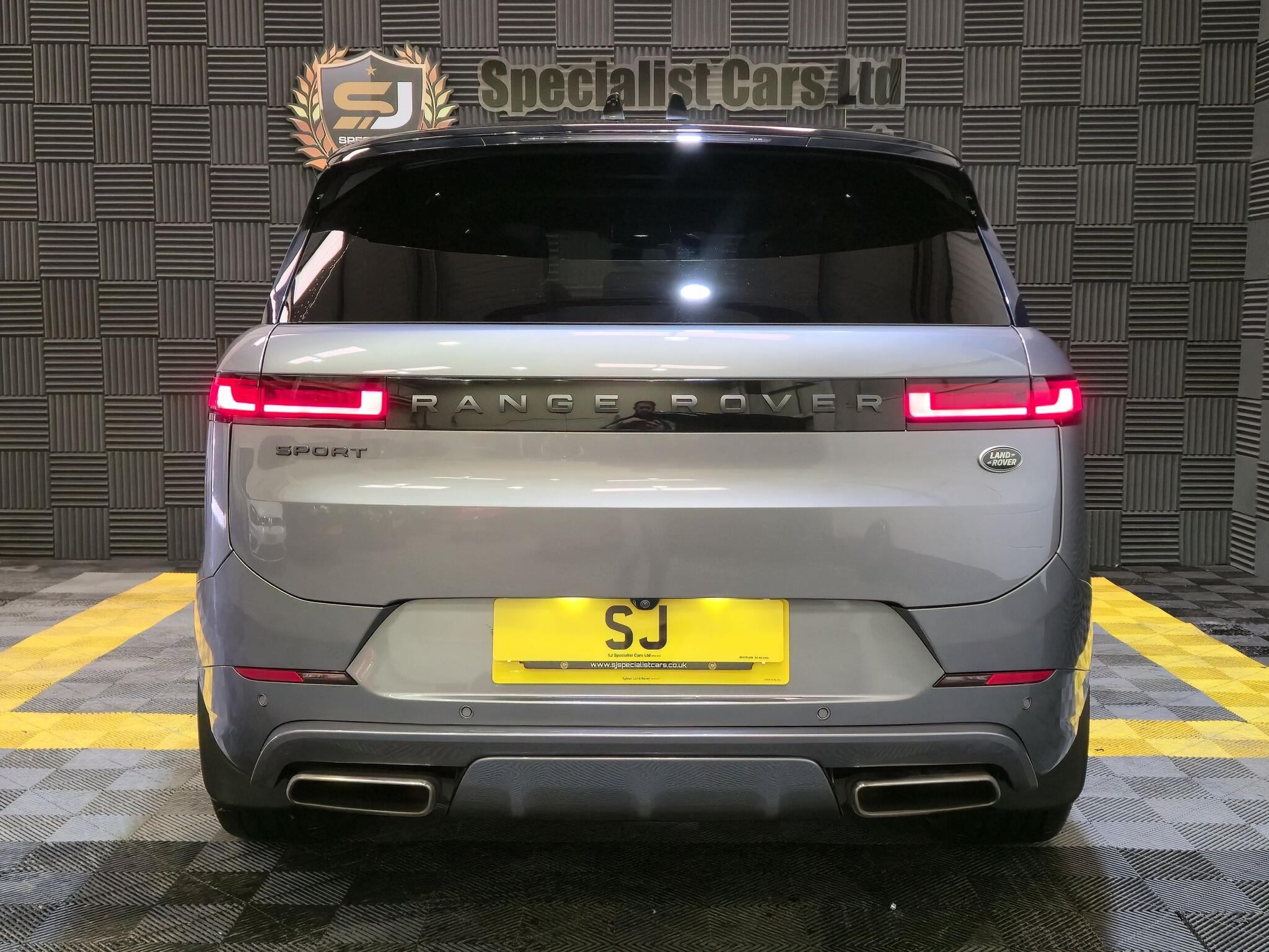 Land Rover Range Rover Sport view 13