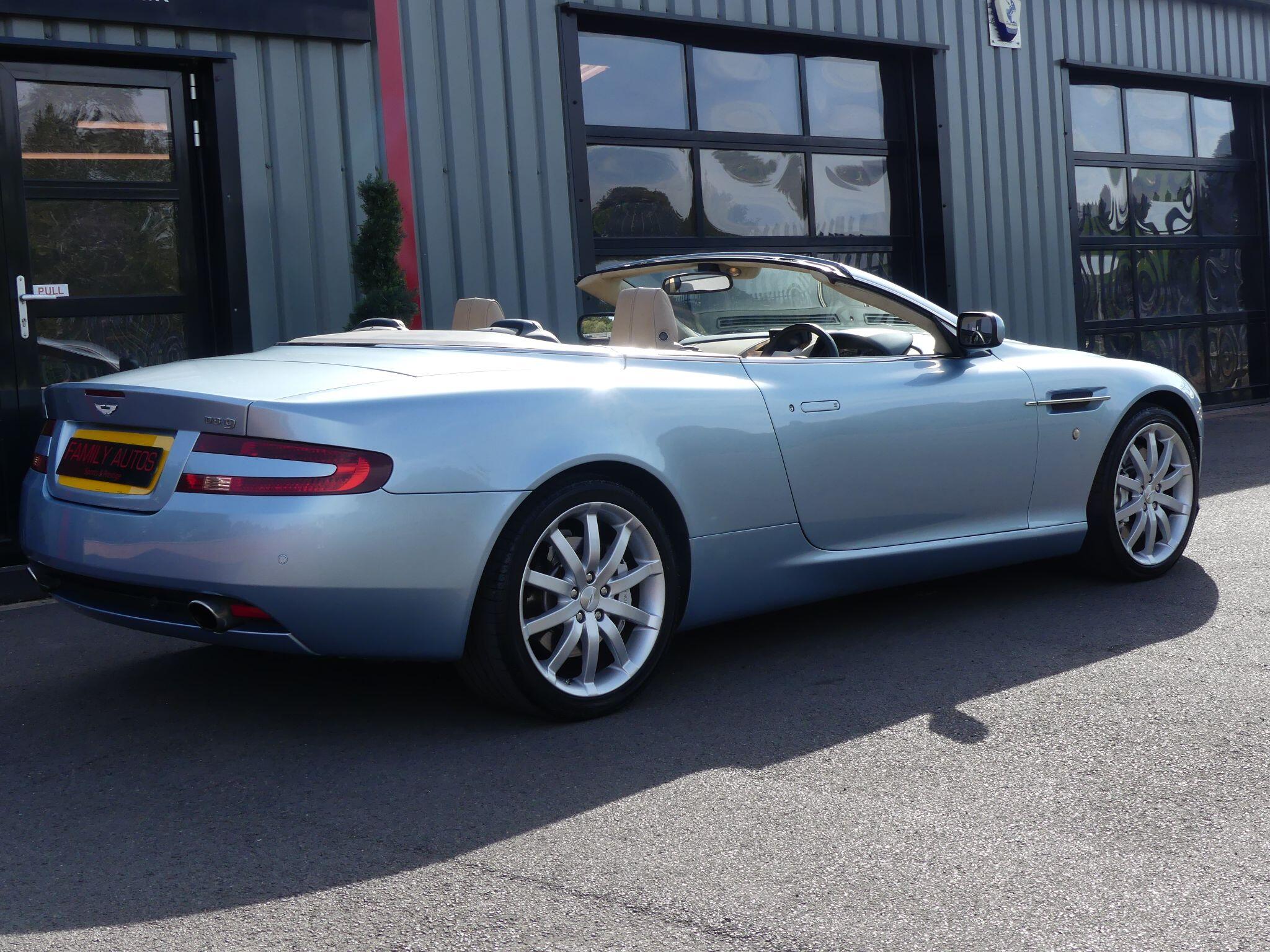 Aston Martin DB9 view 7