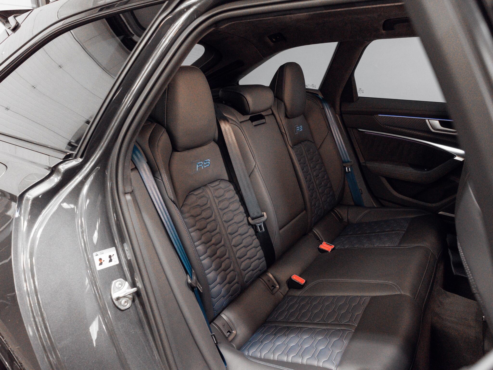 Audi RS6 Avant view 43