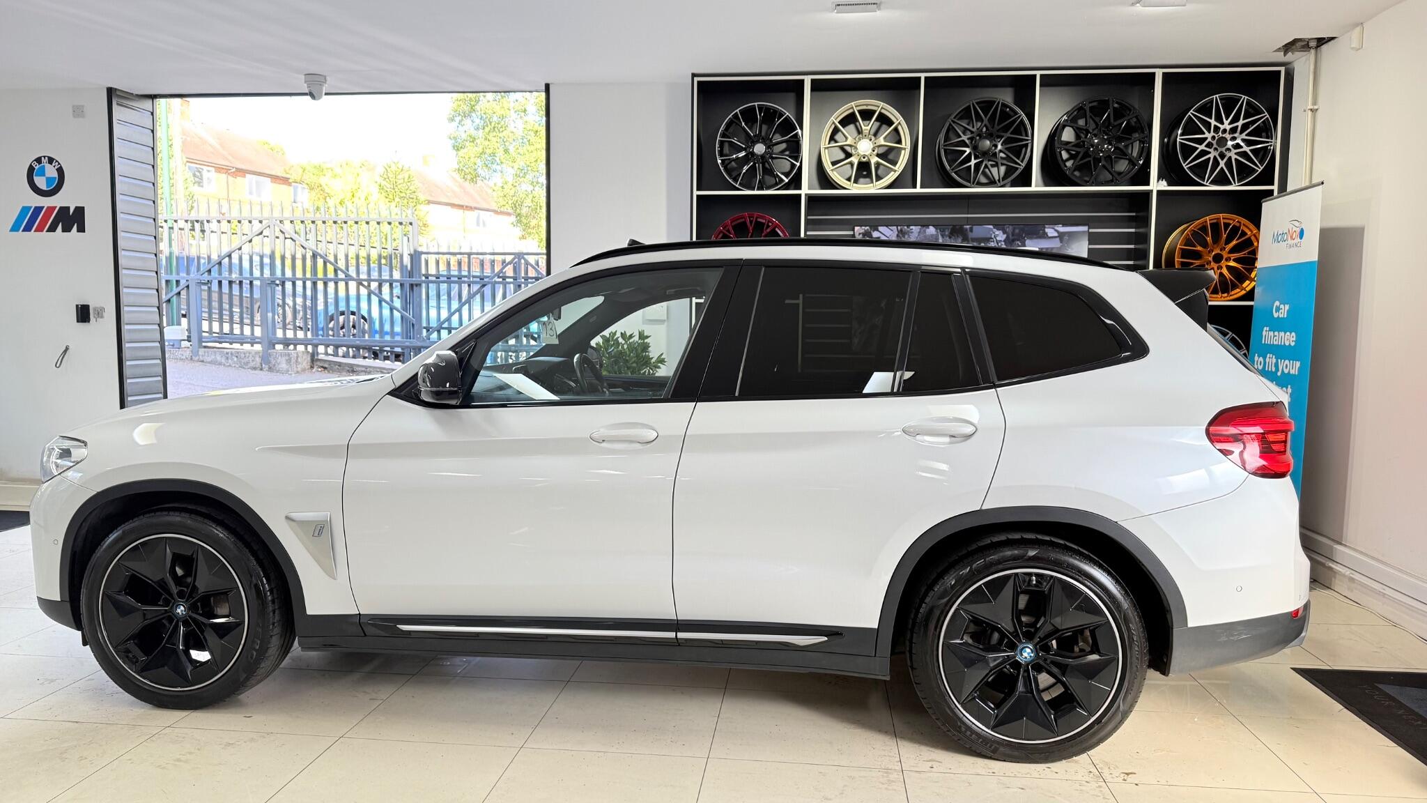 BMW Ix3 view 40