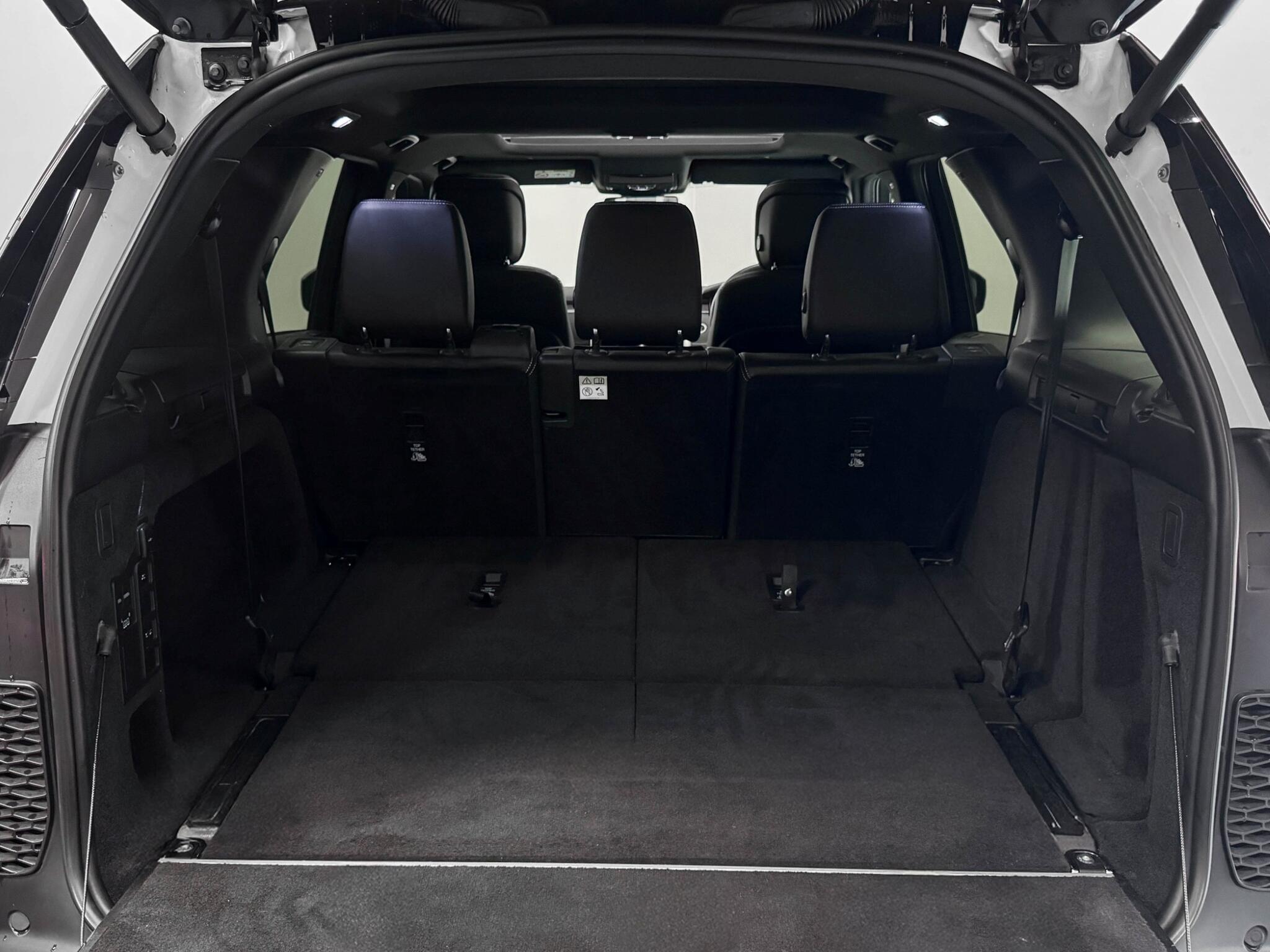 Land Rover Discovery view 12