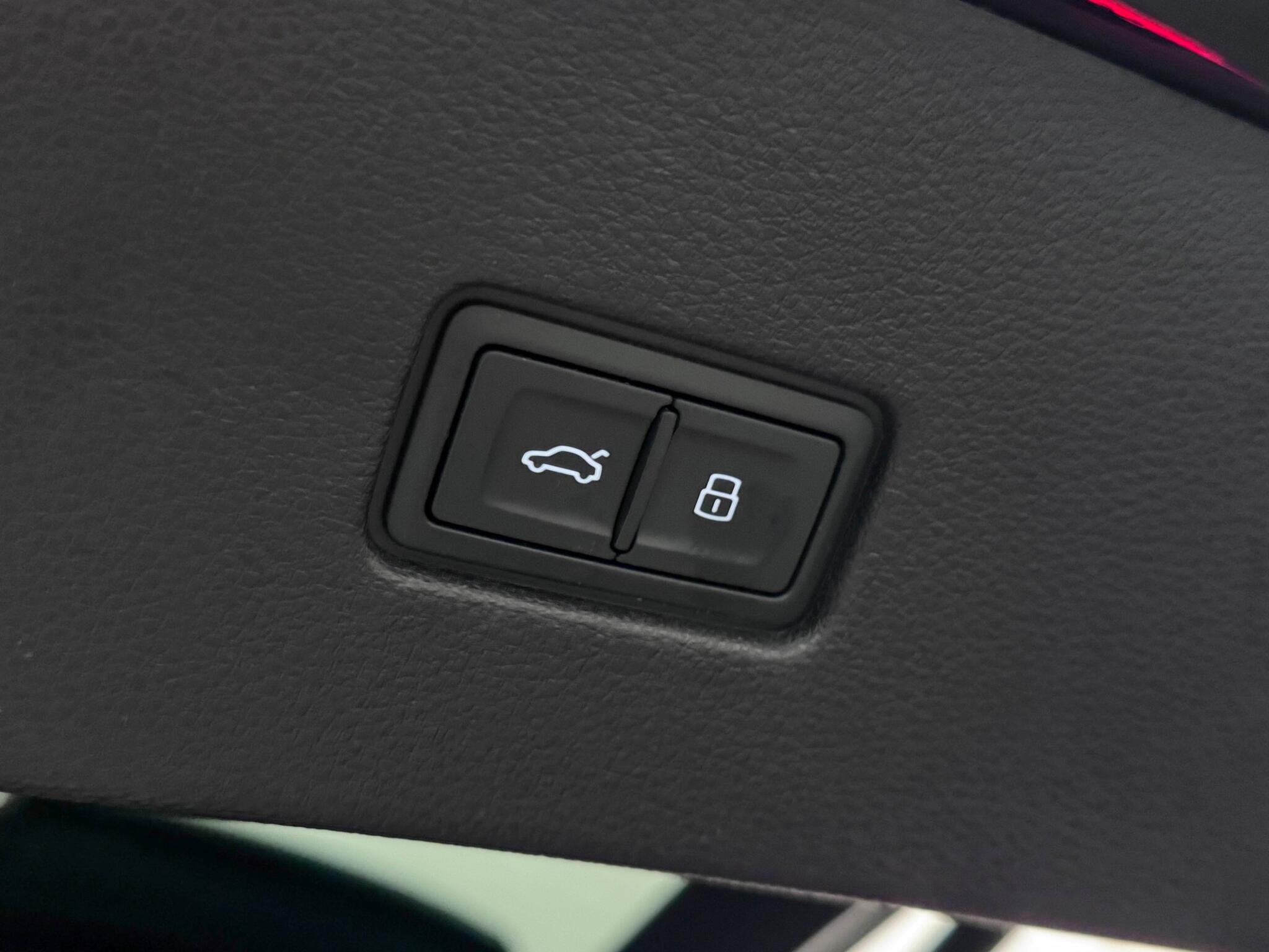 Audi Q8 view 9