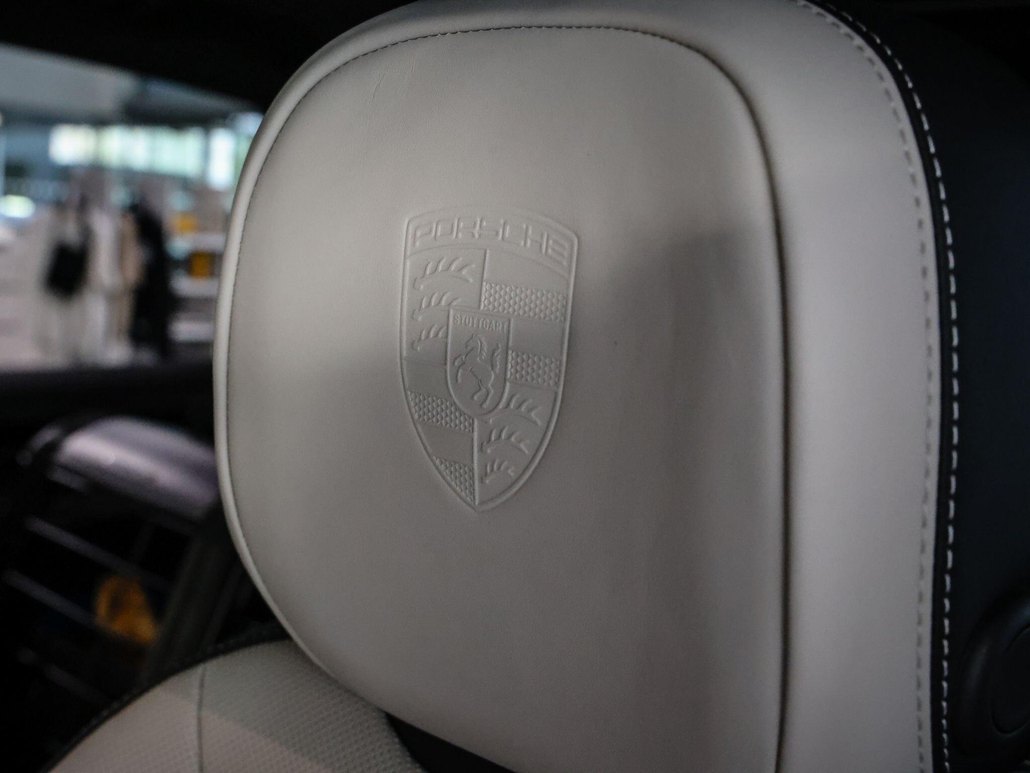 Porsche Cayenne view 9