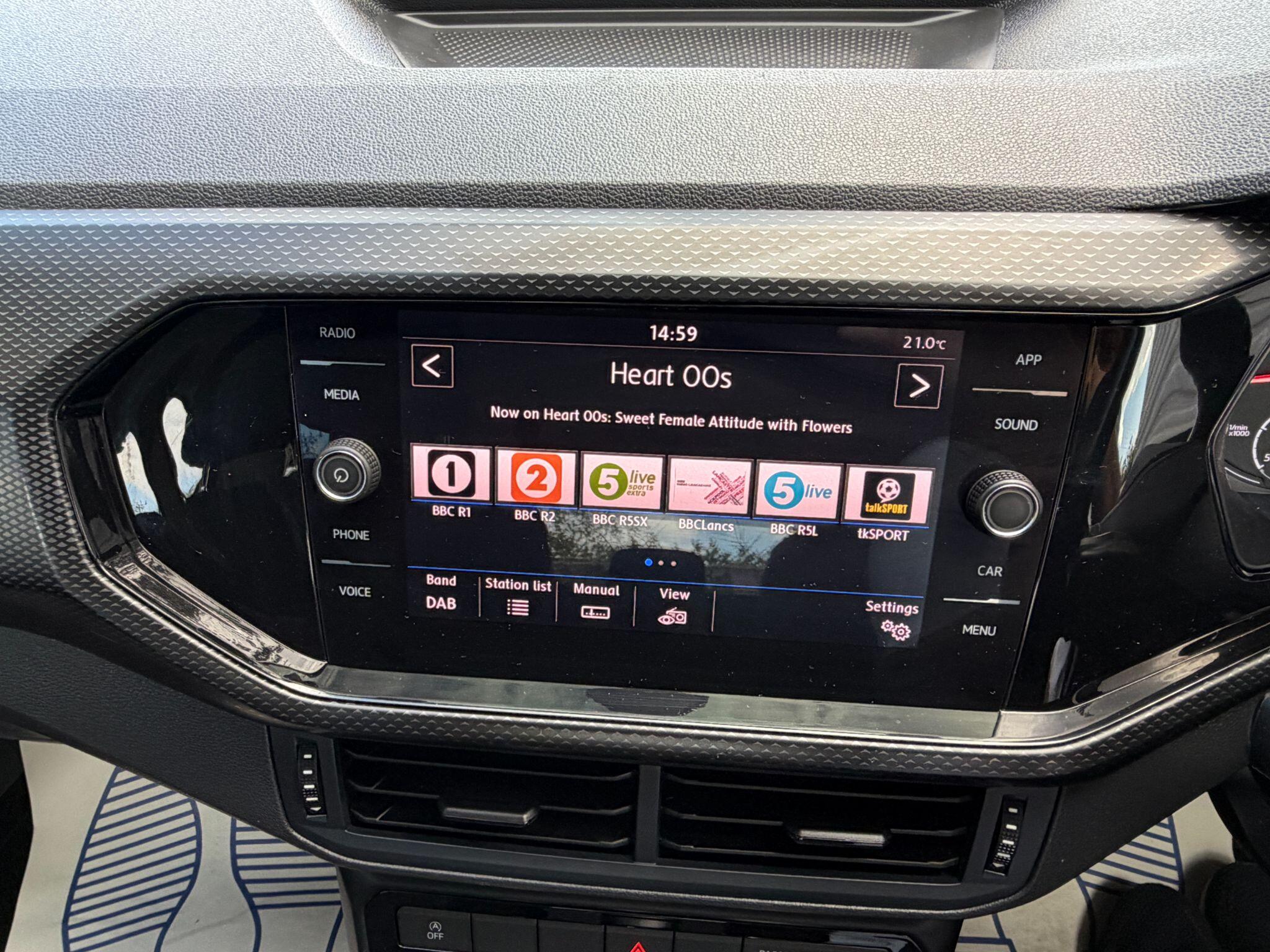 Volkswagen T-Cross view 16