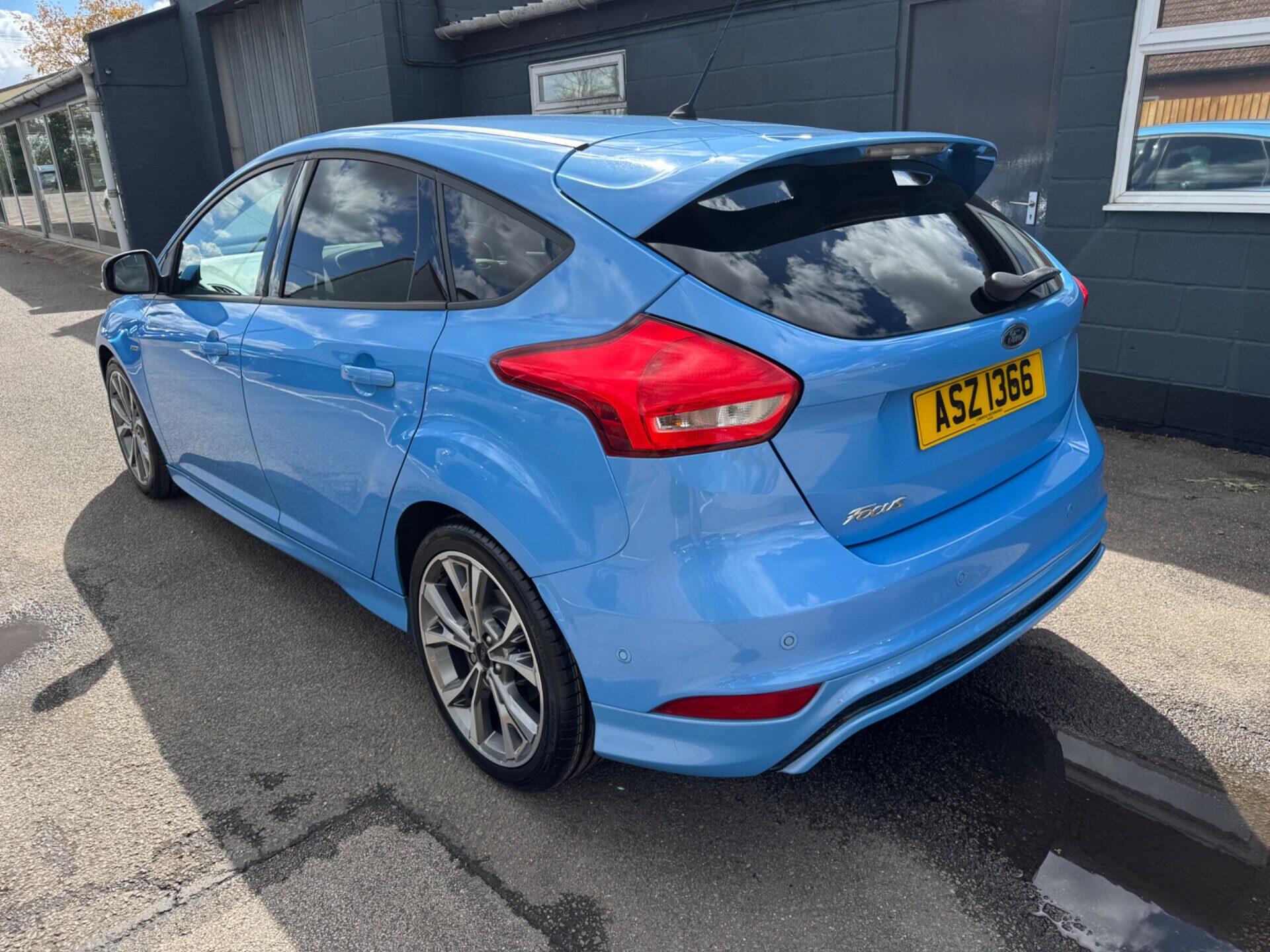 Ford Focus view 8