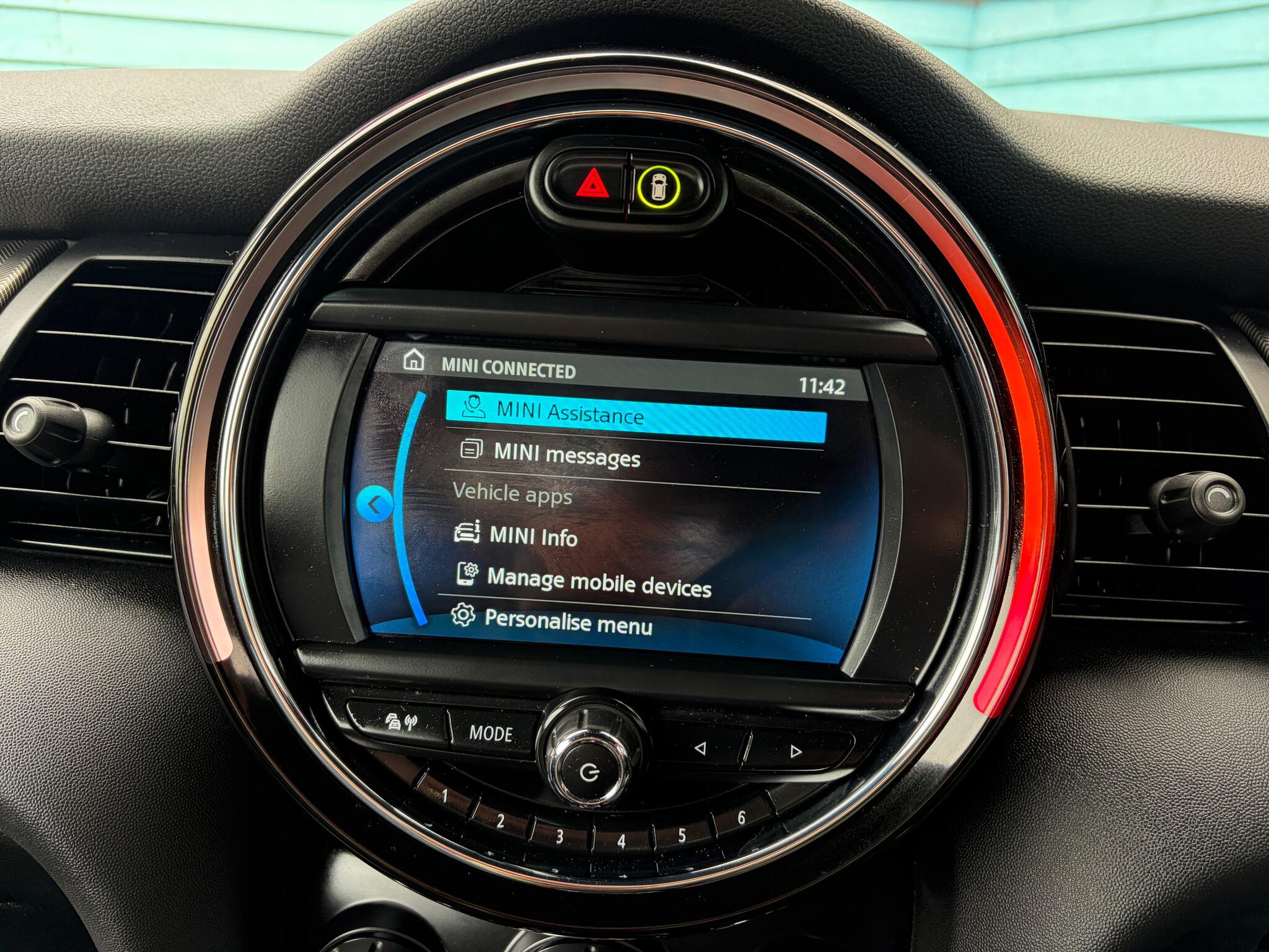 Mini Convertible view 33
