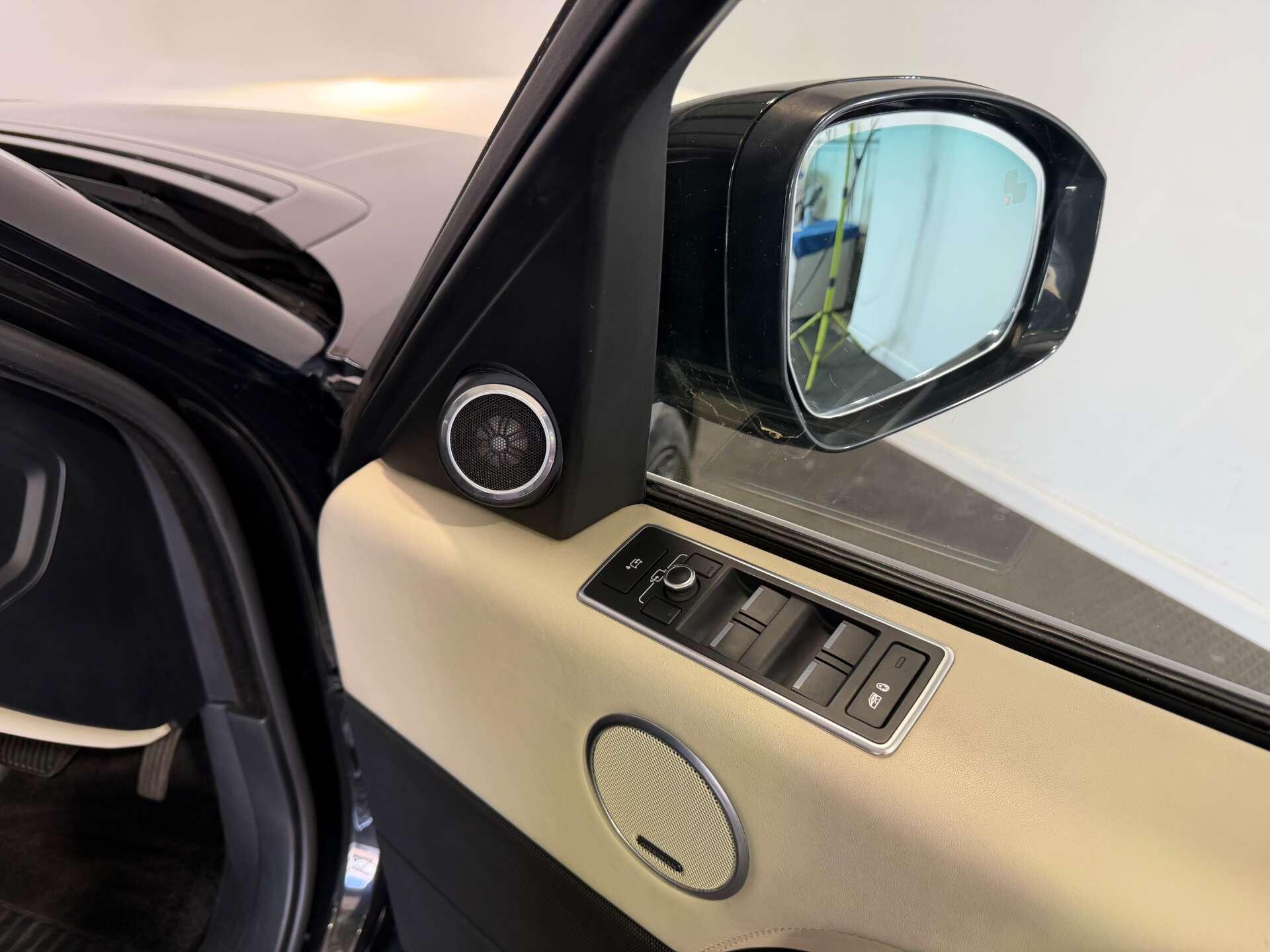 Land Rover Range Rover view 23