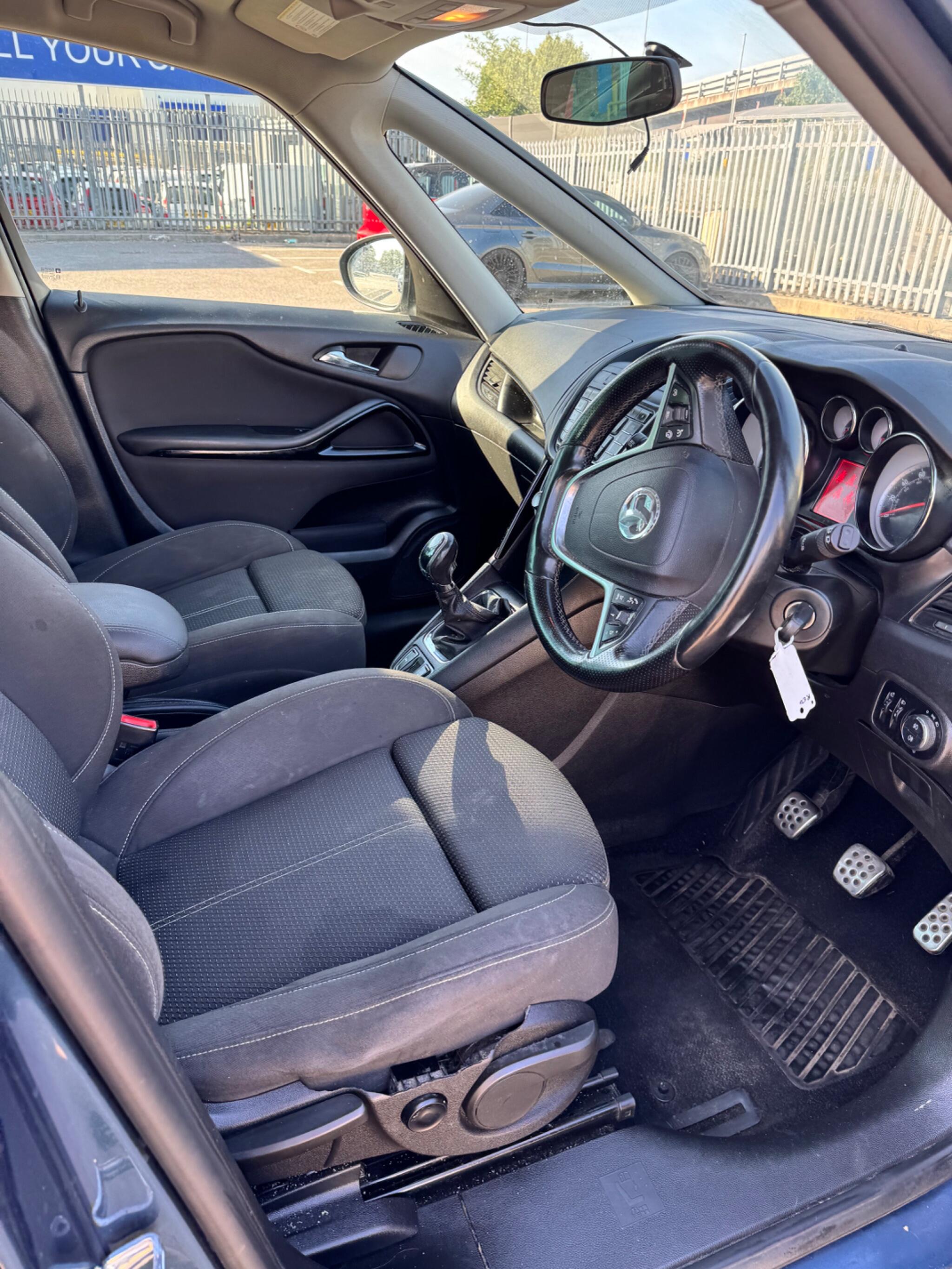 Vauxhall Zafira Tourer view 30