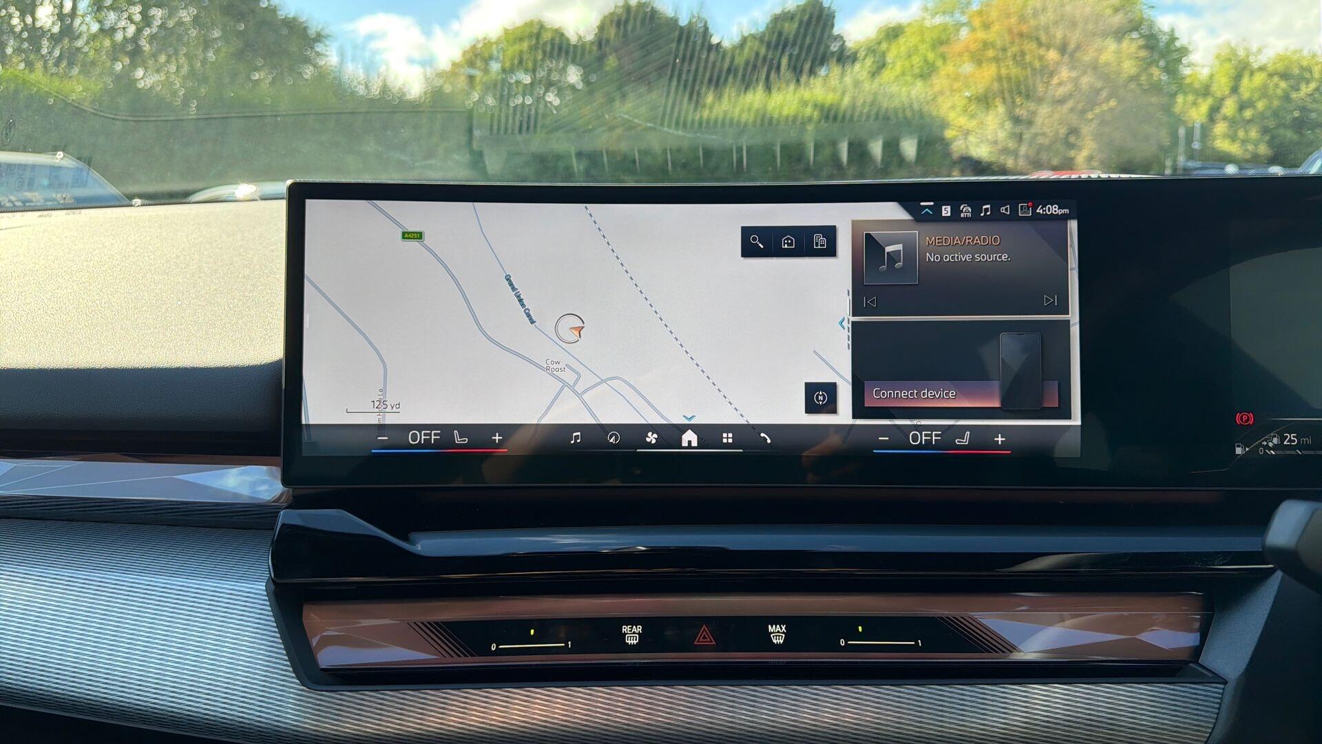 BMW 5 Series view 8