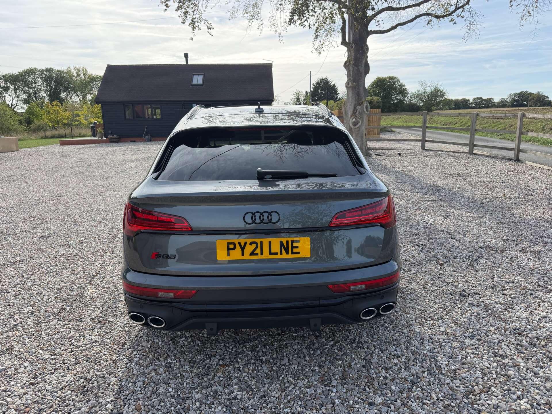 Audi SQ5 view 7