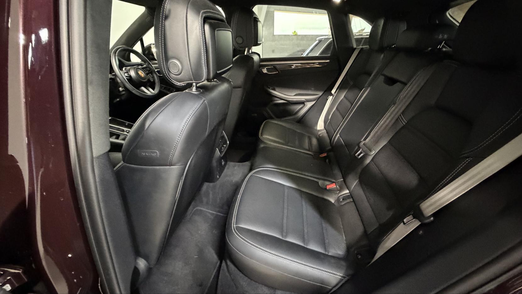 Porsche Macan view 15
