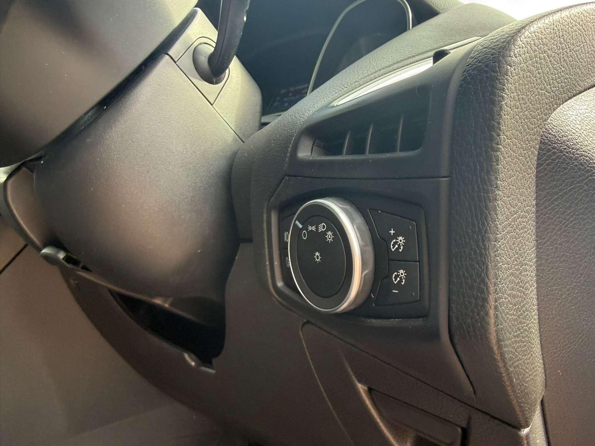 Ford Focus view 24