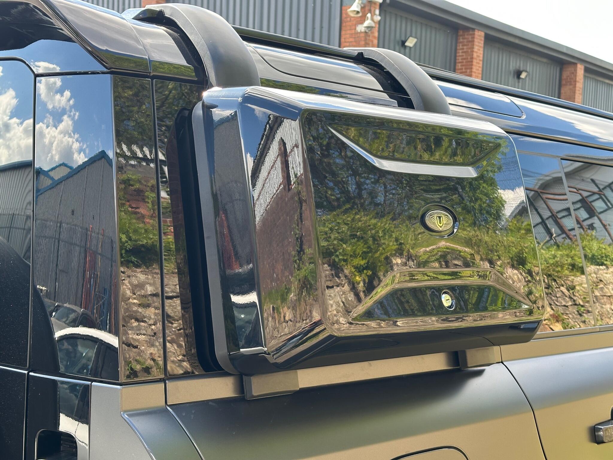 Land Rover Defender 110 view 35