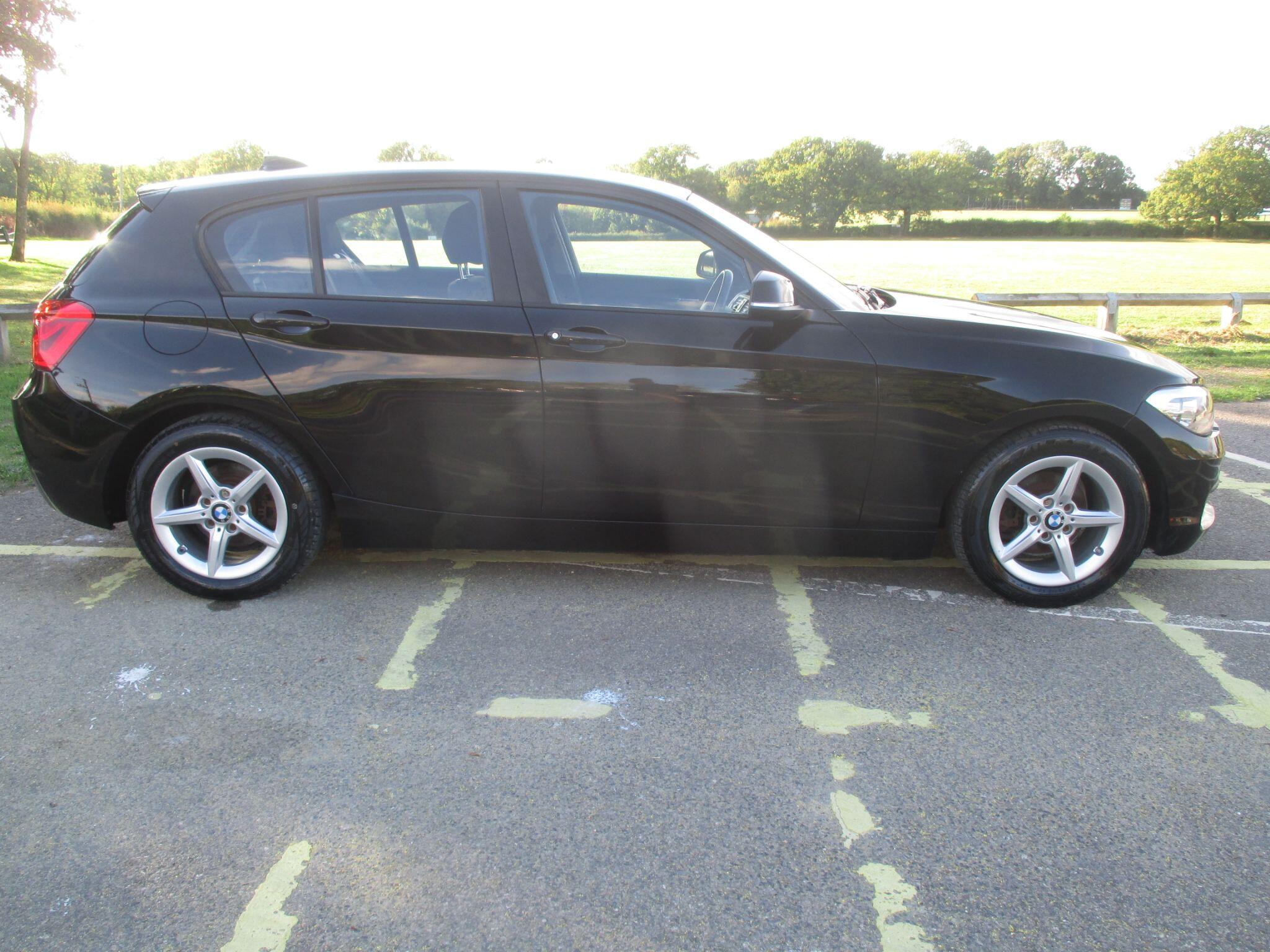 BMW 1 Series view 6