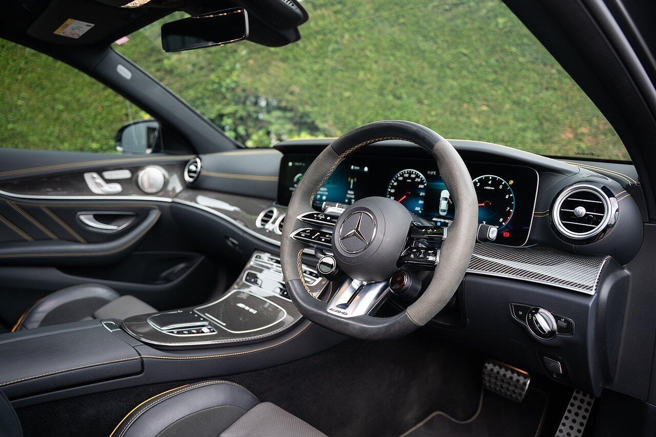 Mercedes-Benz E-Class view 3