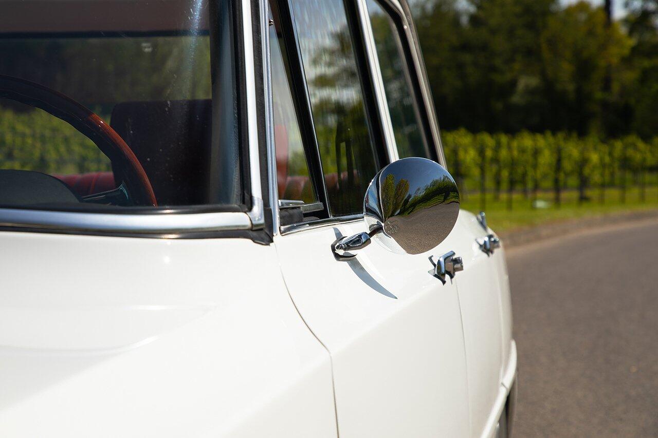 Alfa Romeo Giulia view 112